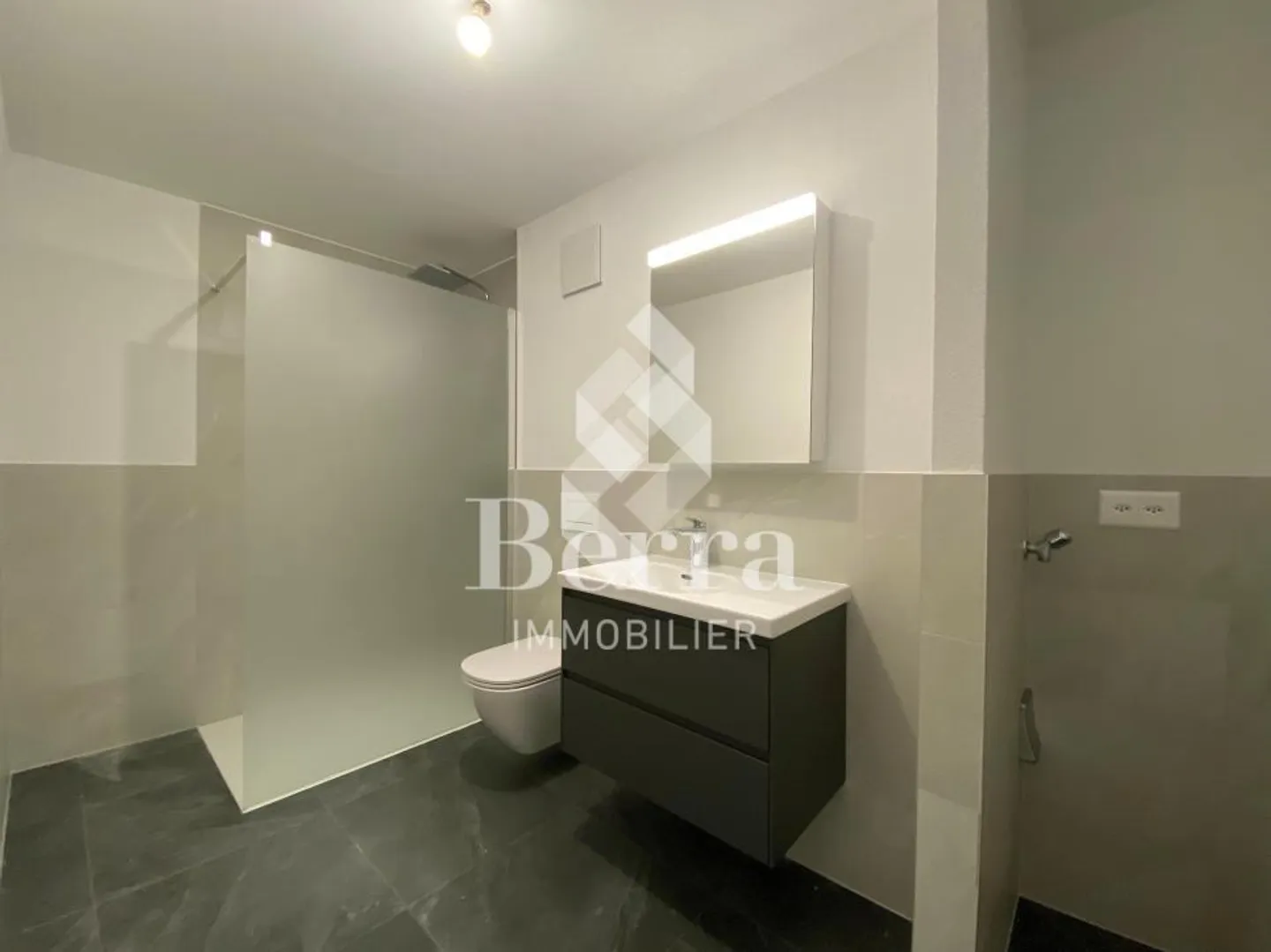 Grand appartement de 3,5 pièces dans un nouveau bâtiment avec jardin, disponible immédiatement ! - Photo 9 sur 13