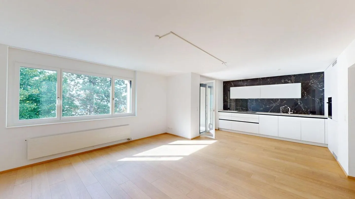 Comfortable, bright condominium with balcony overlooking greenery - Photo 6 of 14