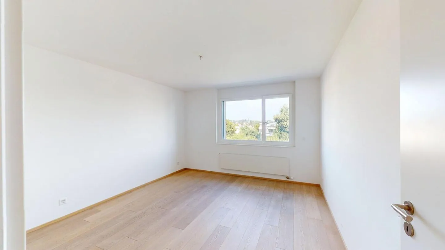 Comfortable, bright condominium with balcony overlooking greenery - Photo 12 of 14