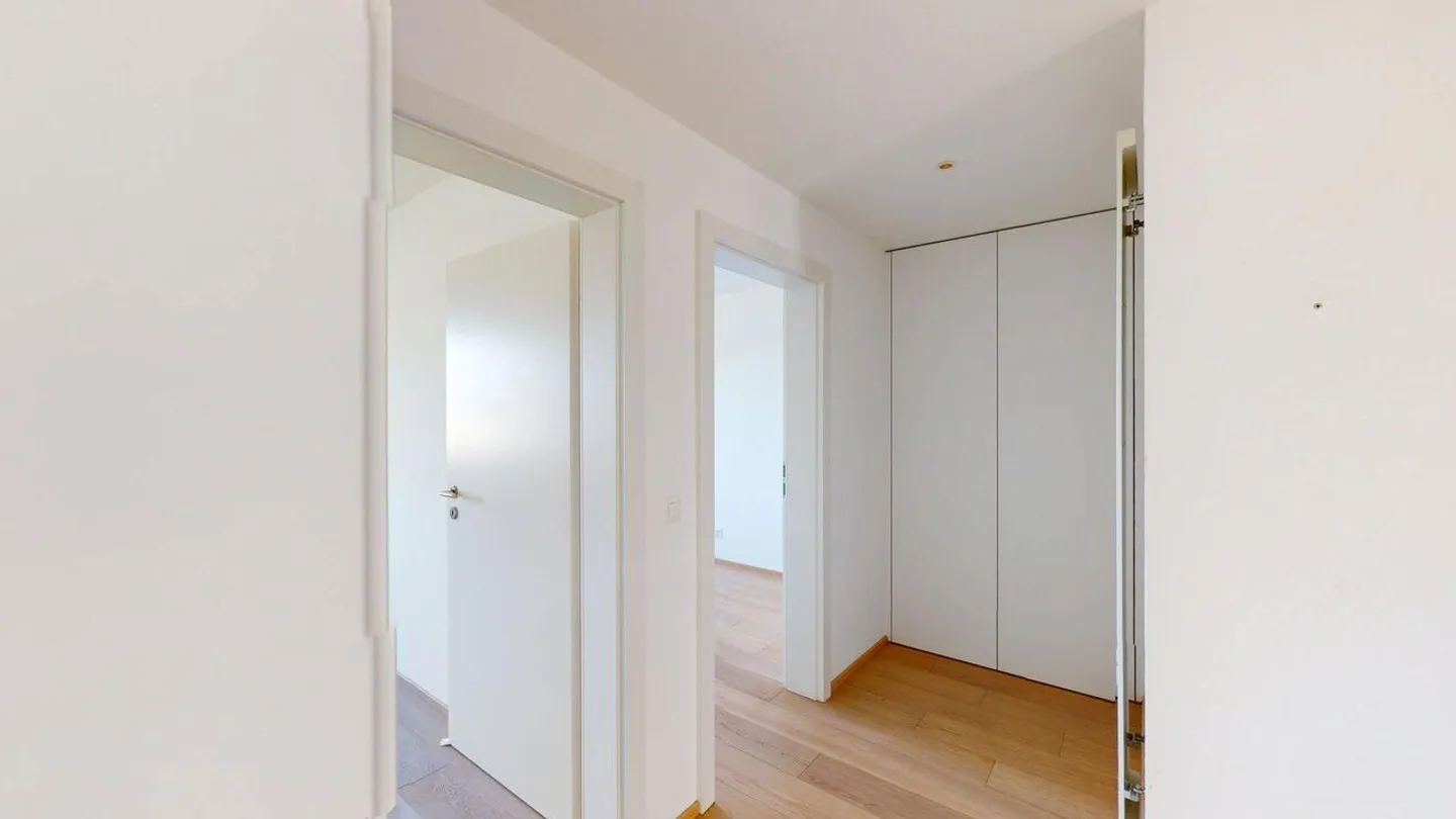 Comfortable, bright condominium with balcony overlooking greenery - Photo 13 of 14