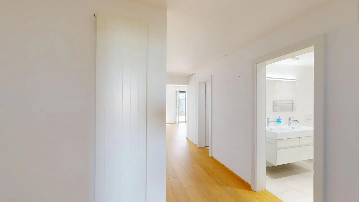 Comfortable, bright condominium with balcony overlooking greenery - Photo 14 of 14