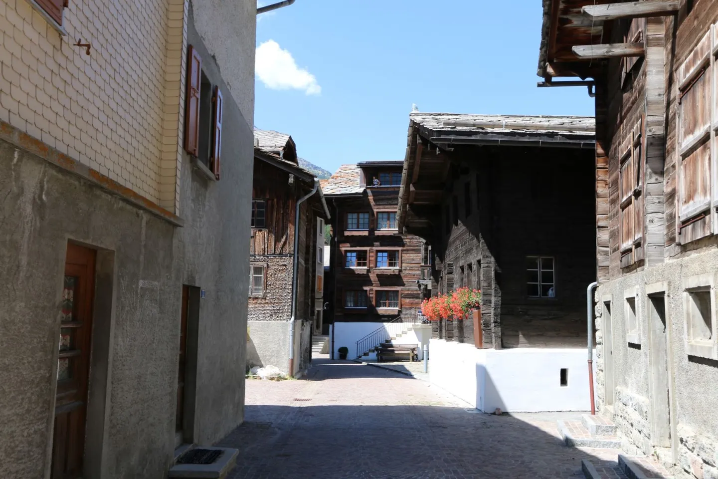 Appartement de 2,5 pièces dans l'ancien Café du DOM à Saas-Grund VS - Photo 1 sur 10