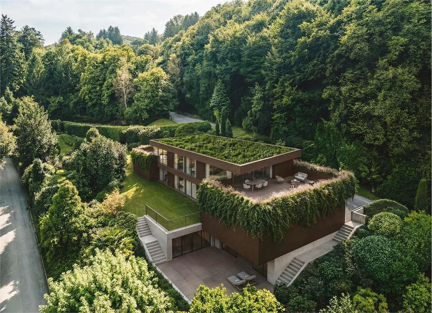 Building land with existing villa to renovate - Photo 1 of 13