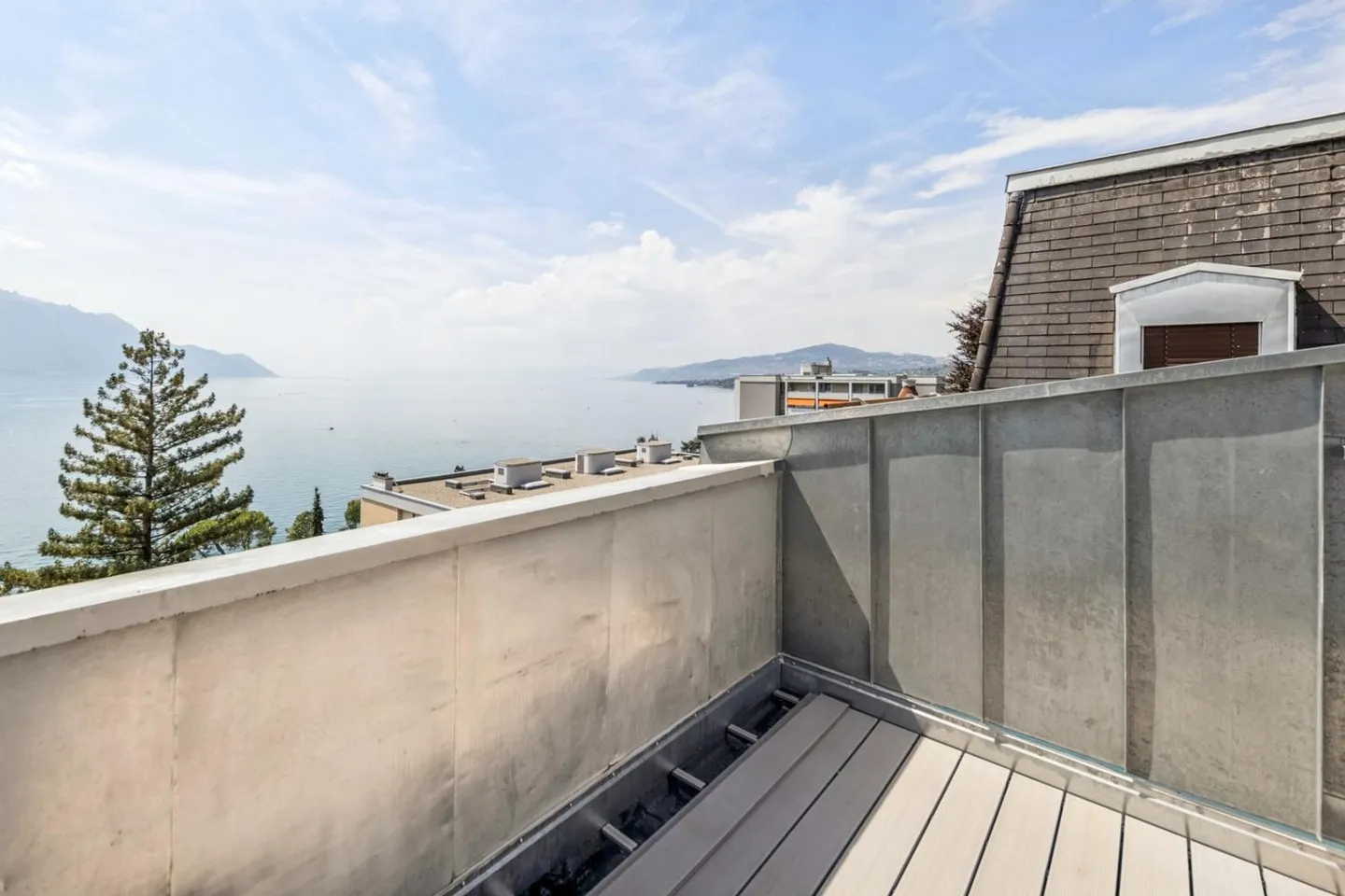 Characterful penthouse with exceptional panorama - Photo 3 of 8