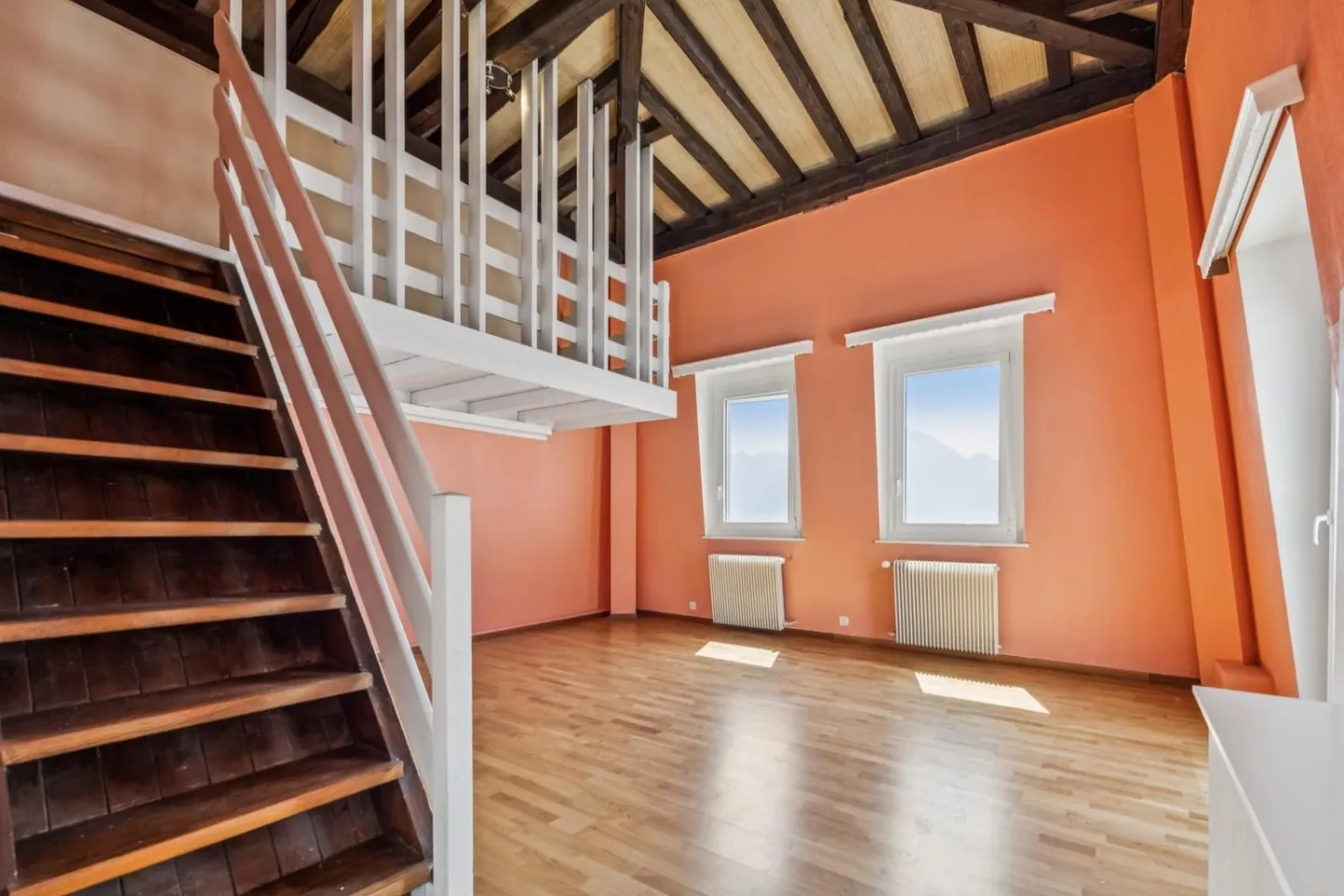 Characterful penthouse with exceptional panorama - Photo 4 of 8