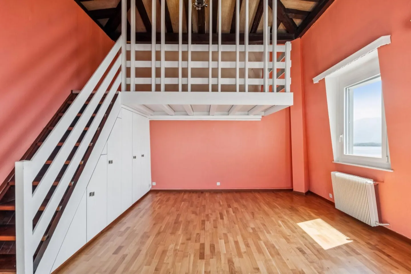 Characterful penthouse with exceptional panorama - Photo 5 of 8