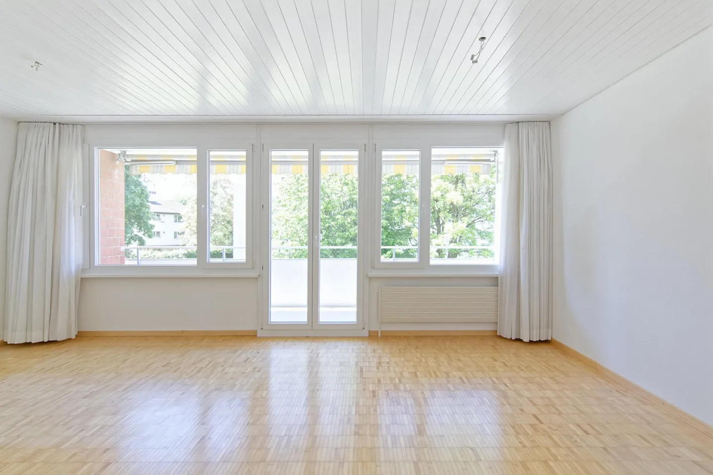 Bright 3.5-Room Apartment Near the Lake - Photo 6 of 14