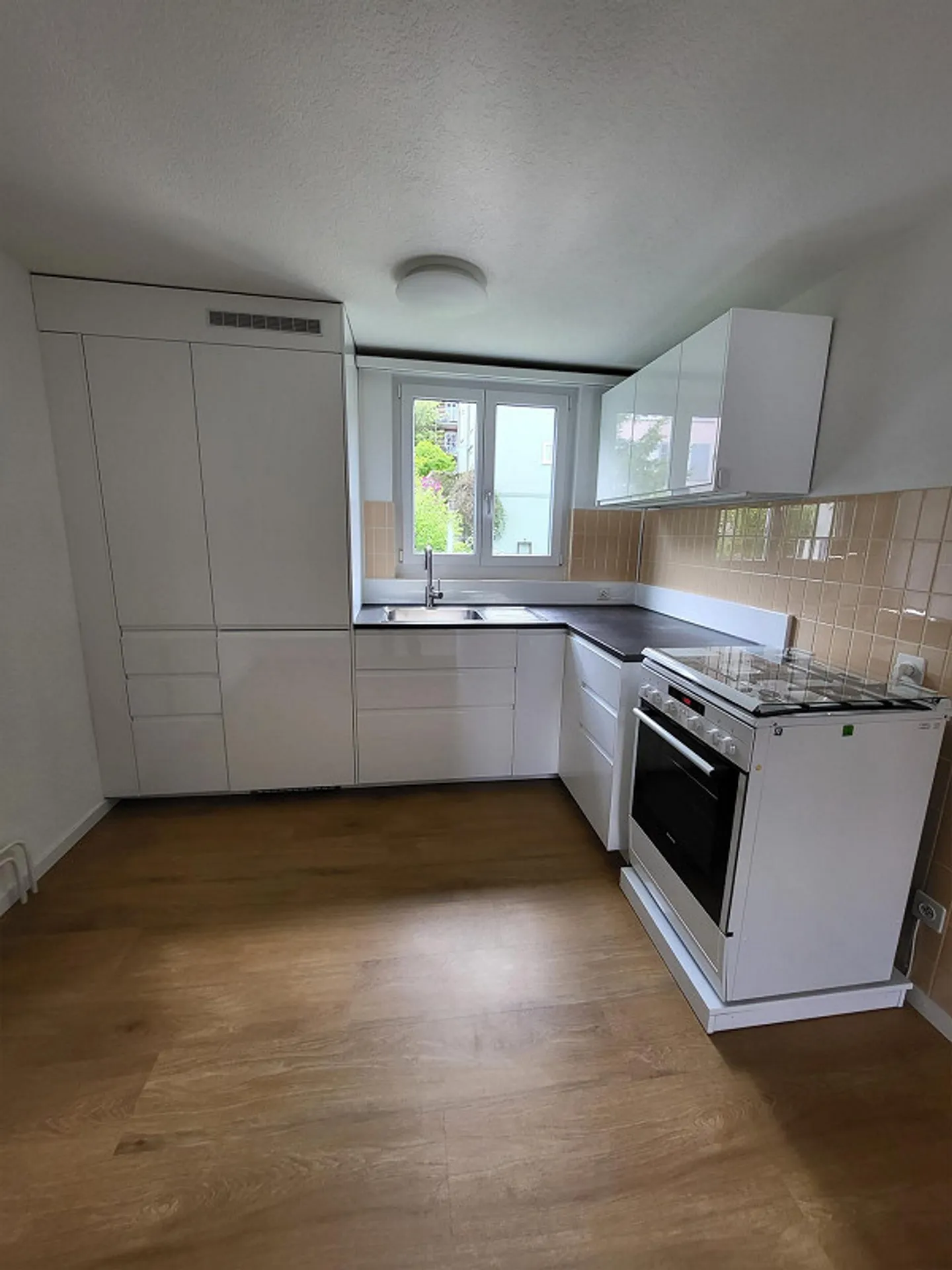 Central 2-Room Apartment - Photo 2 of 11