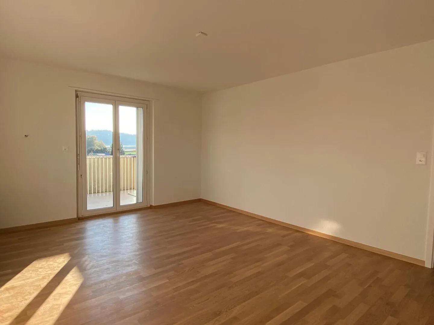 À louer : Appartement 4 de pièces entièrement rénové à Orpond - Photo 2 sur 12