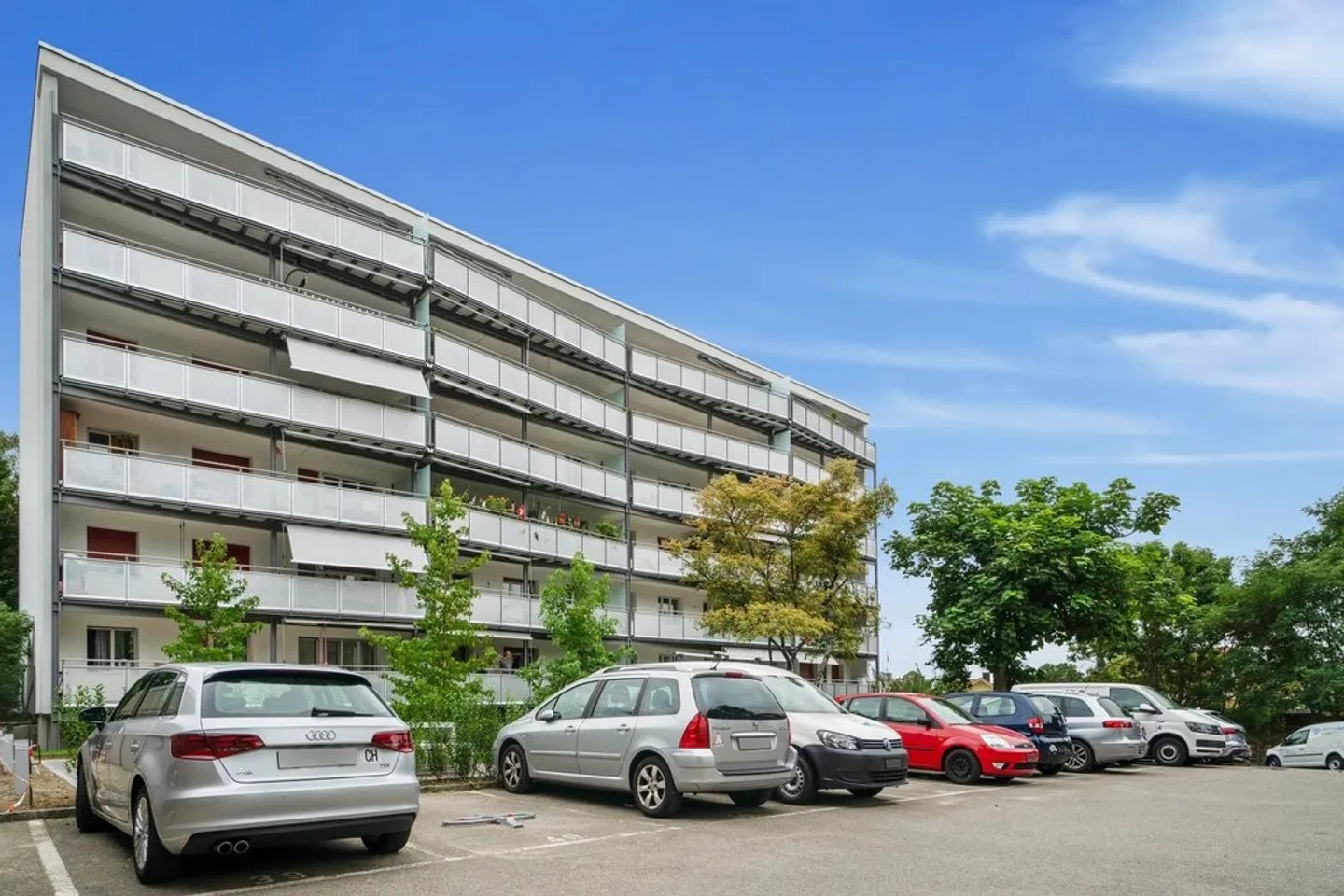 Miracolo di spazio con balcone XXL: Vita moderna nella migliore posizione a Grenchen - Foto 1 di 10
