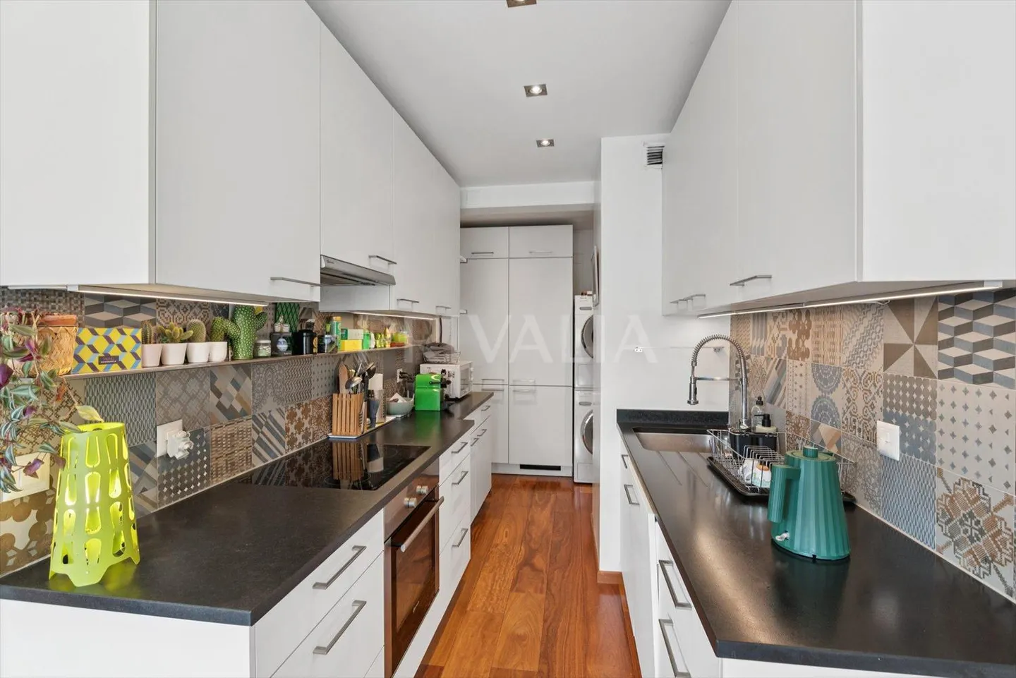 Exclusive: Spacious 4-Room Apartment with Balcony in Champel - Photo 3 of 5