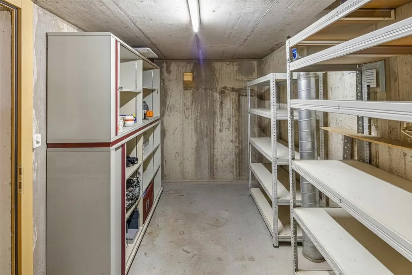 Exclusive 8-Room House with Panoramic View, PV System & Flexible Use - Photo 11 of 16