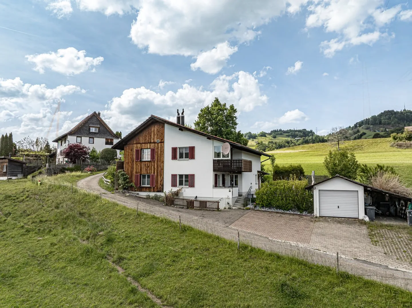 Exclusive 8-Room House with Panoramic View, PV System & Flexible Use - Photo 16 of 16