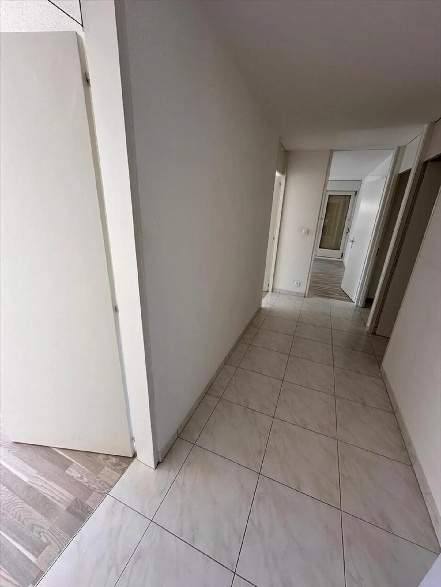 «Cornaux, zu verkaufen, 3.5-Zimmer-Wohnung, 86.5 m2 mit Balkon» - Foto 7 von 13