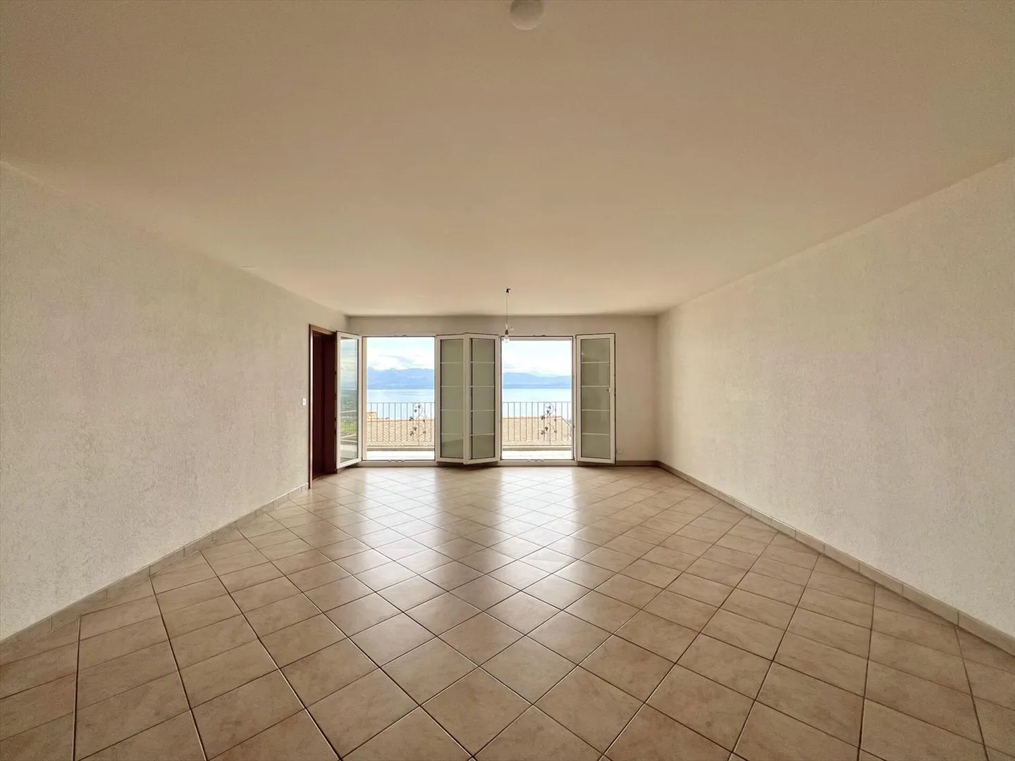 Appartamento con 3 camere da letto con vista panoramica - Bougy-Villars - Foto 4 di 13