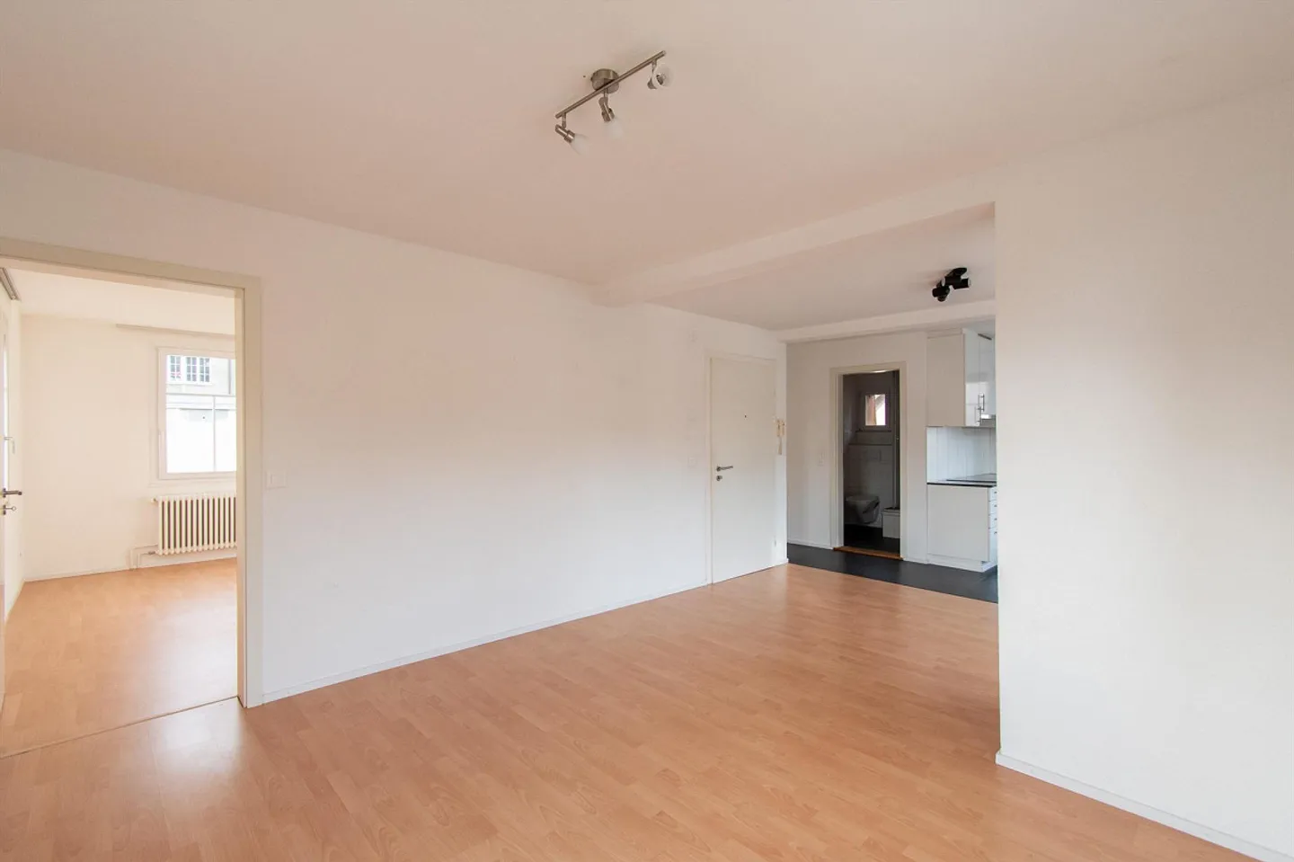 Appartamento soleggiato di 3,5 stanze con vista - Foto 3 di 13