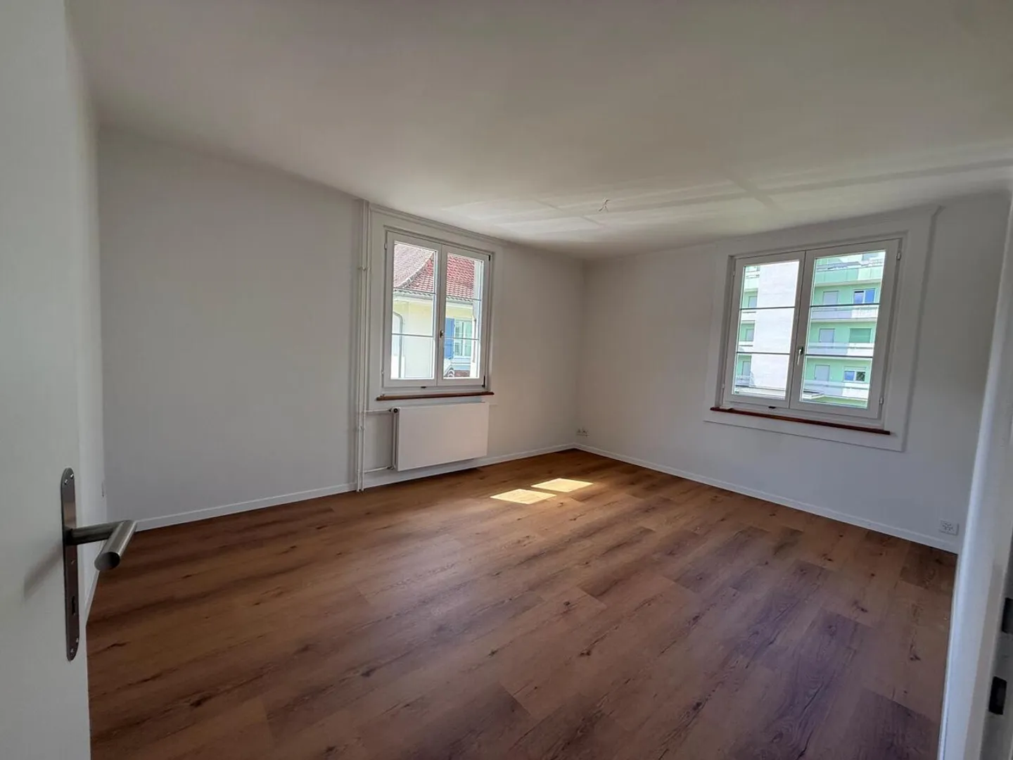 Renovated apartment in a peaceful setting - Photo 2 of 7