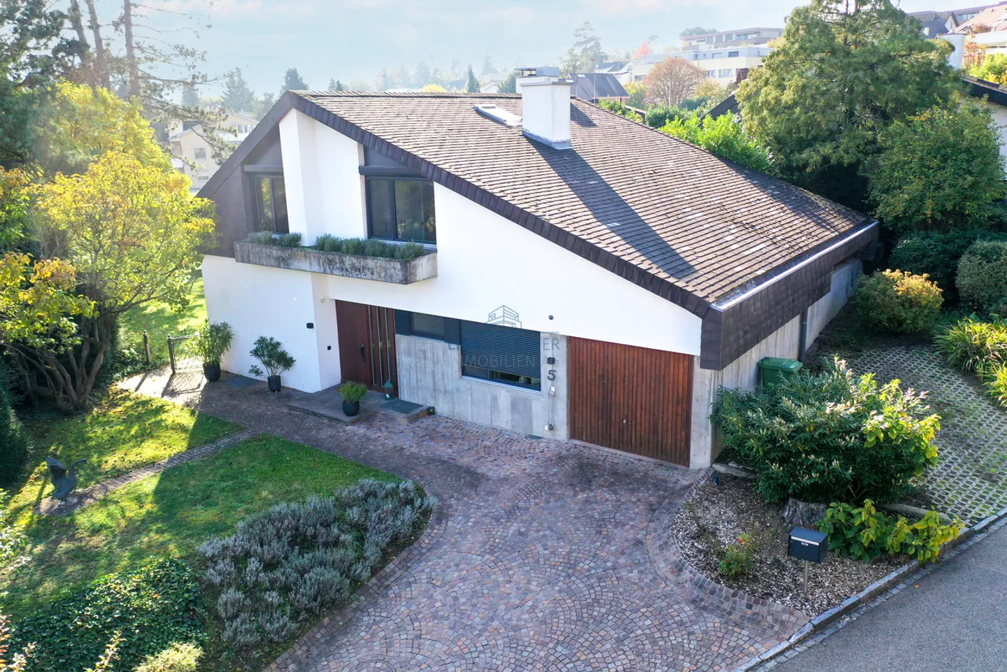 Move in & feel good - renovated home on the sunny slope of Oberwil - Photo 1 of 14