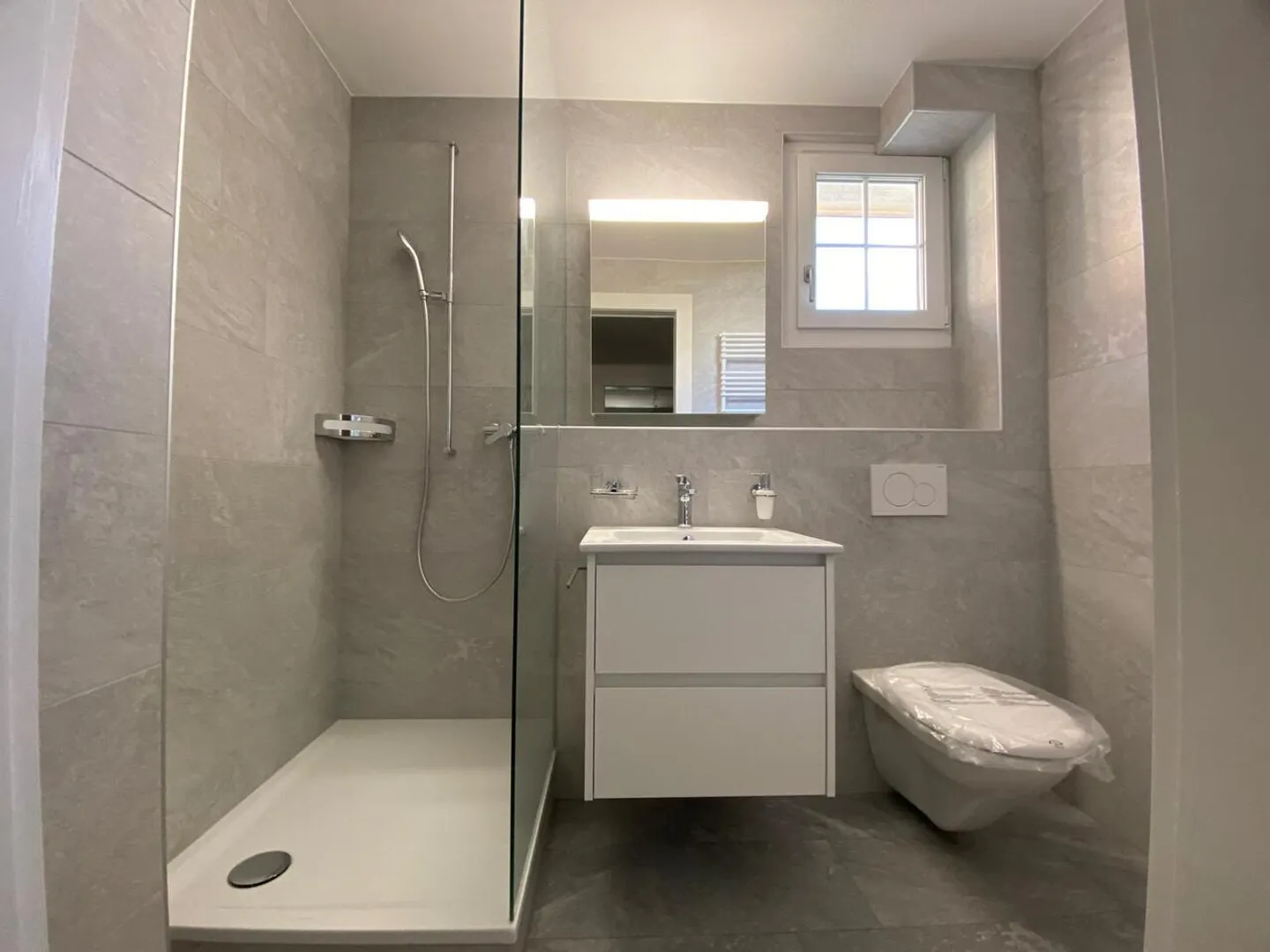 Renovated apartment in a peaceful setting - Photo 5 of 7