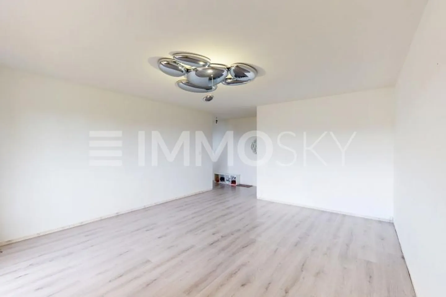 Virtual Visit: Spacious 3.5-Room Apartment with Stunning Views - Photo 5 of 5