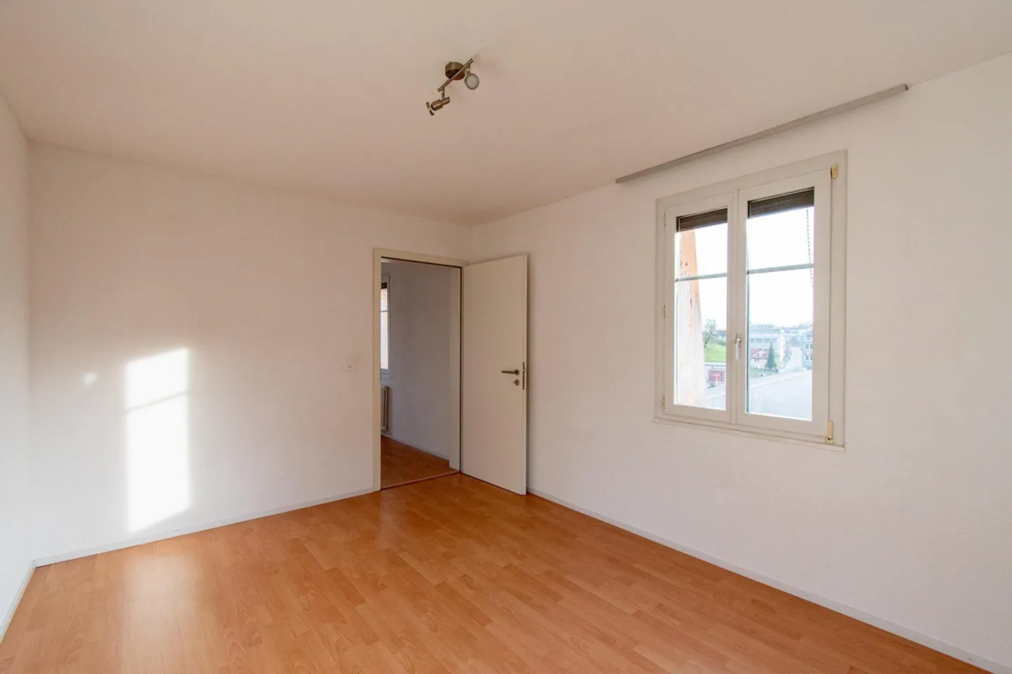 Appartamento soleggiato di 3,5 stanze con vista - Foto 9 di 13