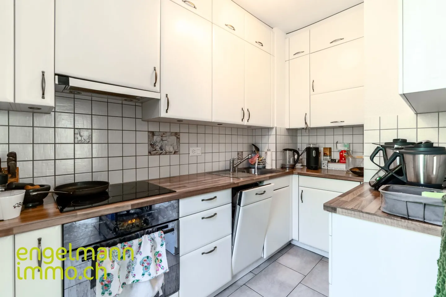Residential Building / Multi-Family House - Photo 11 of 20