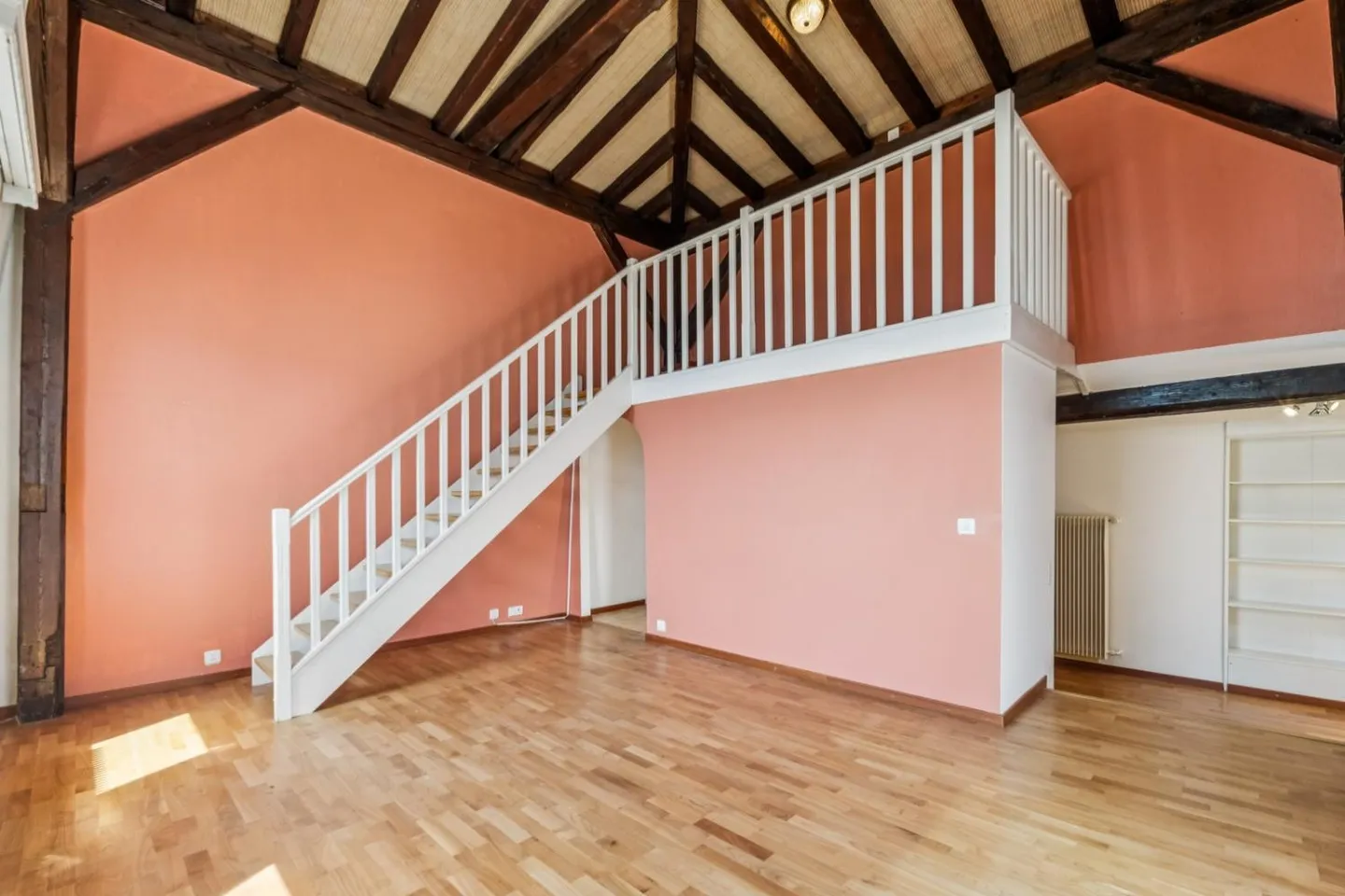 Characterful attic with exceptional panorama - Photo 5 of 9