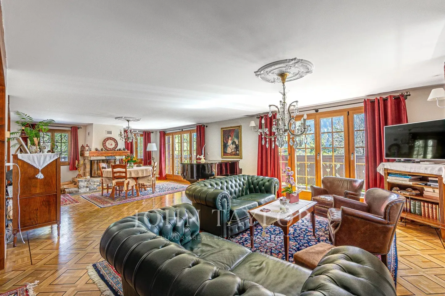 Magnifico chalet immerso in un'oasi di verde con vista sulle montagne - Foto 4 di 8