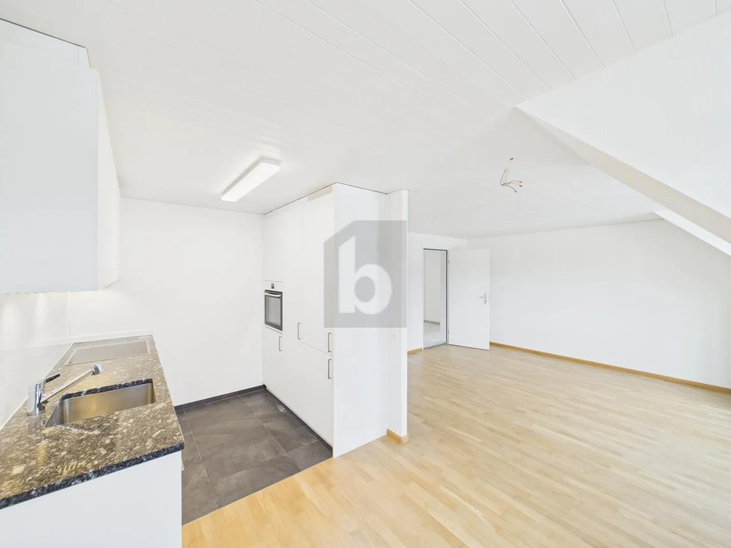 CENTRAL, MODERN AND VERSATILE - Photo 1 of 6