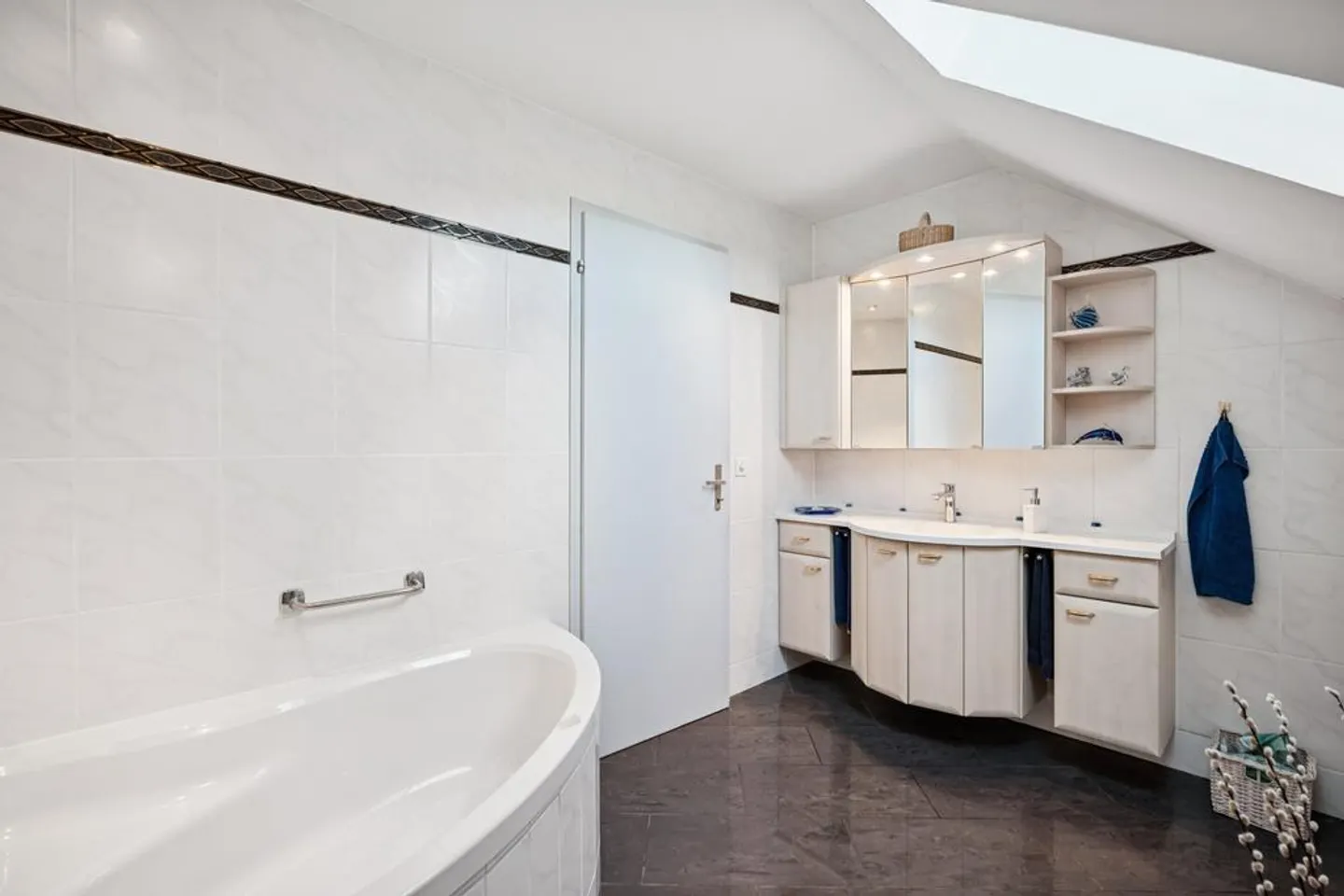 Condominium de 5,5 pièces dans les combles avec vue - Photo 9 sur 12