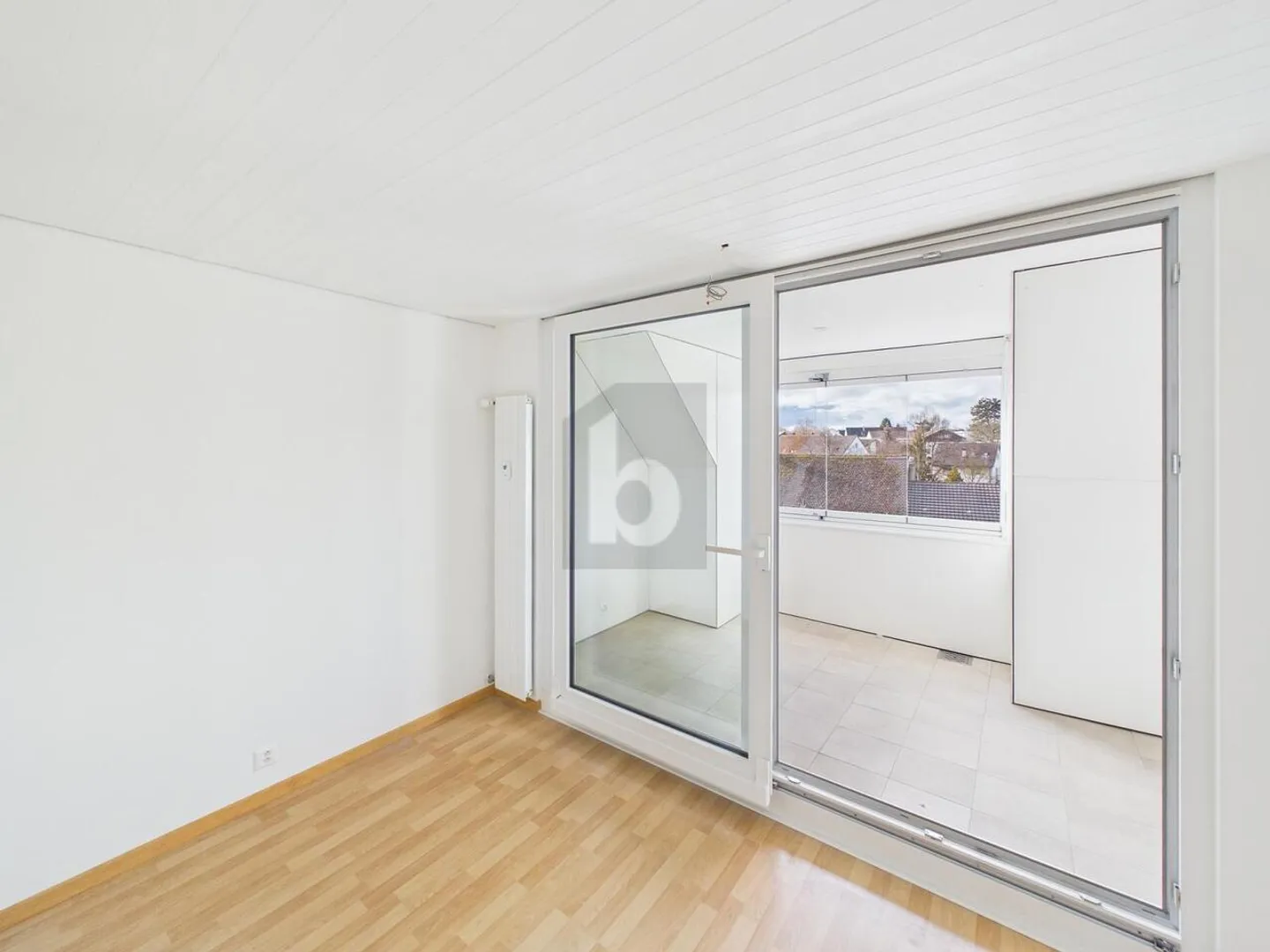 CENTRAL, MODERN AND VERSATILE - Photo 3 of 6