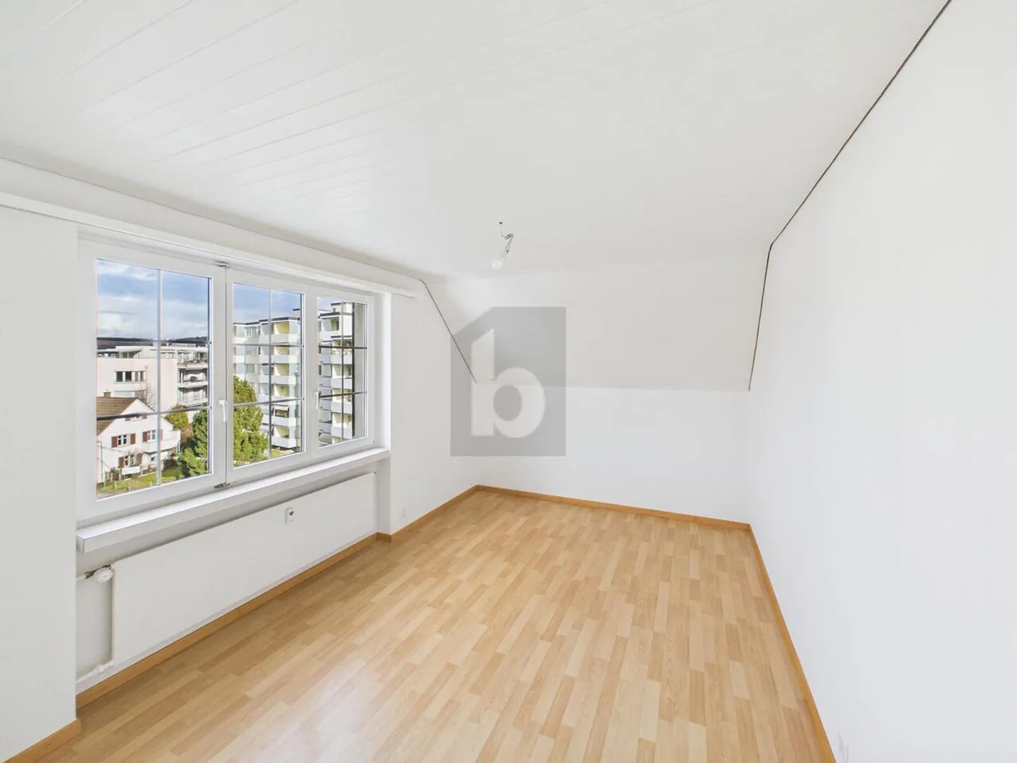 CENTRAL, MODERN AND VERSATILE - Photo 4 of 6