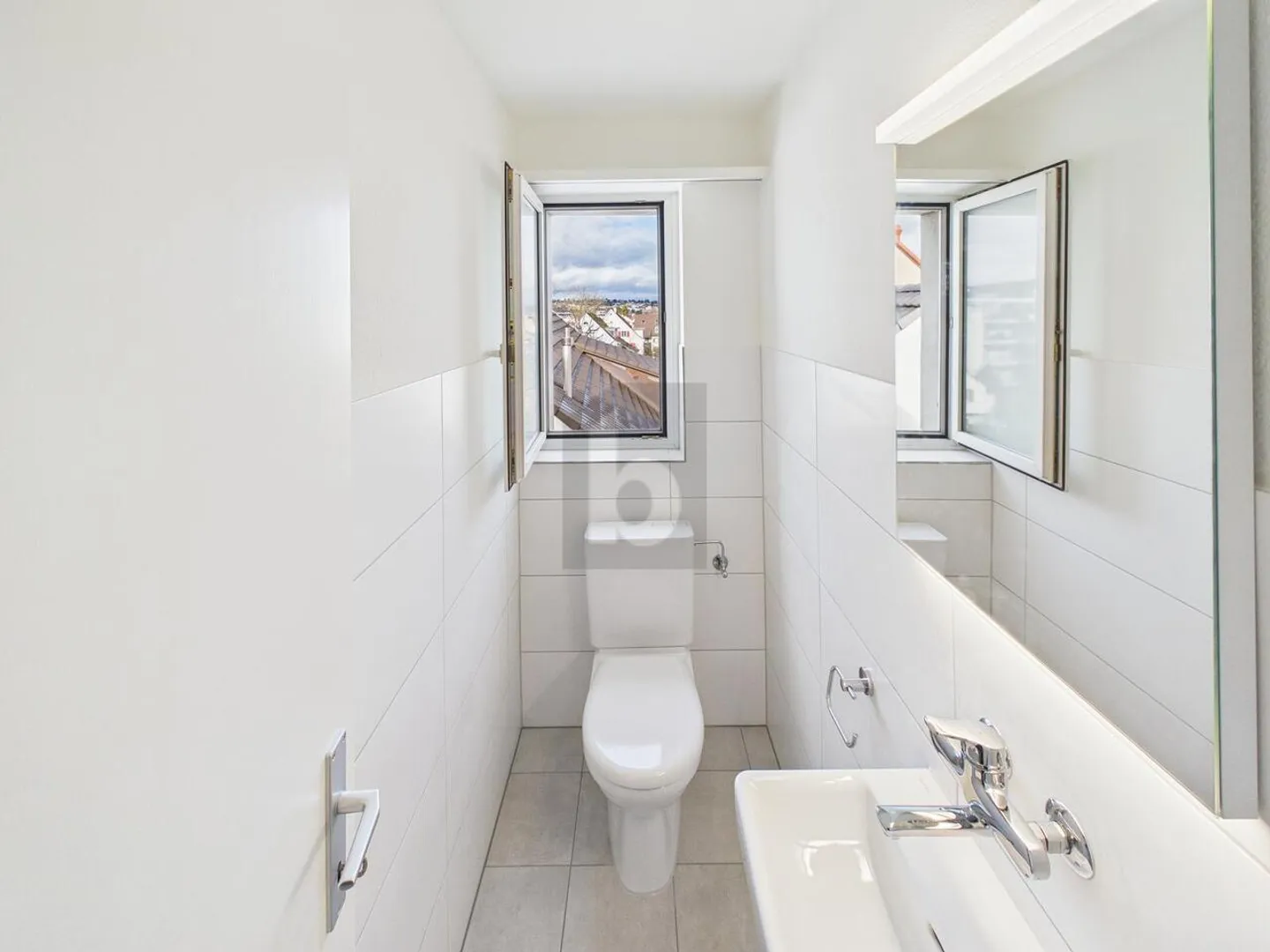 CENTRAL, MODERN AND VERSATILE - Photo 5 of 6