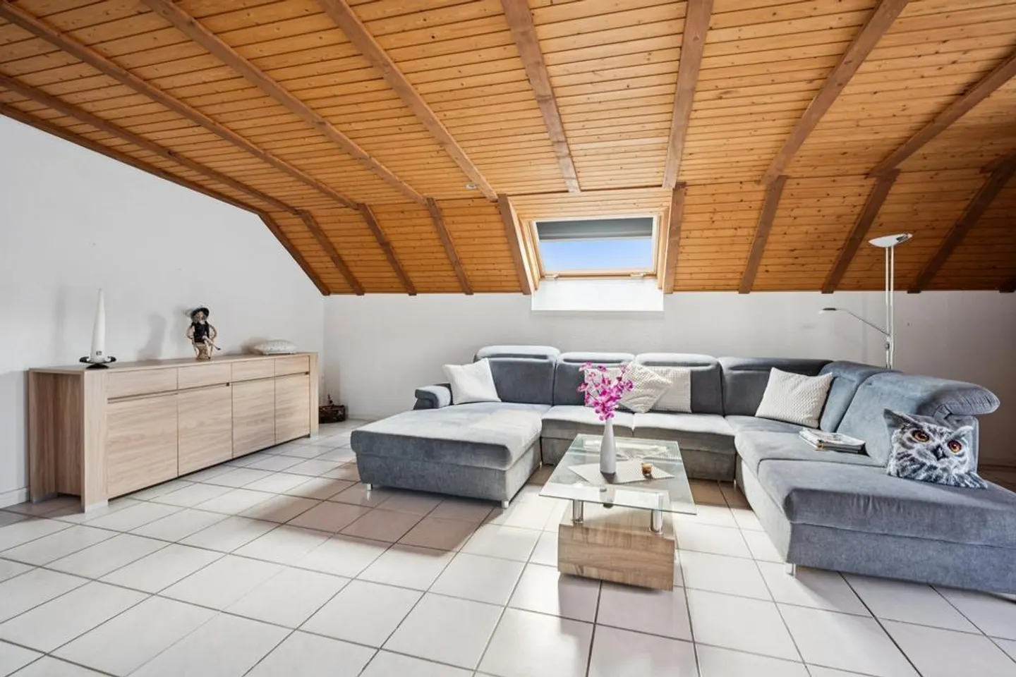 Condominium de 5,5 pièces dans les combles avec vue - Photo 2 sur 12