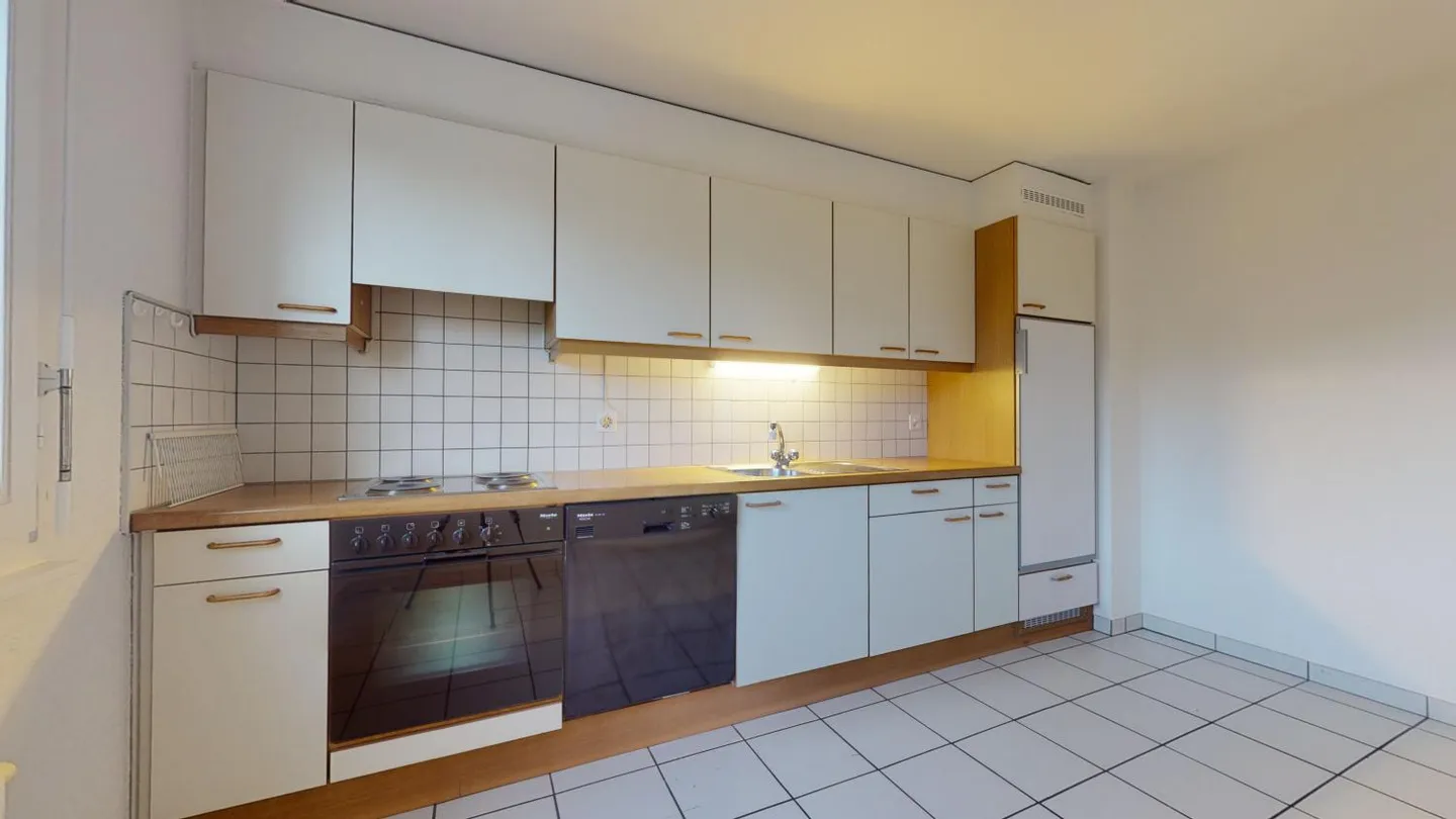 3.5 Room Apartment - Photo 2 of 7