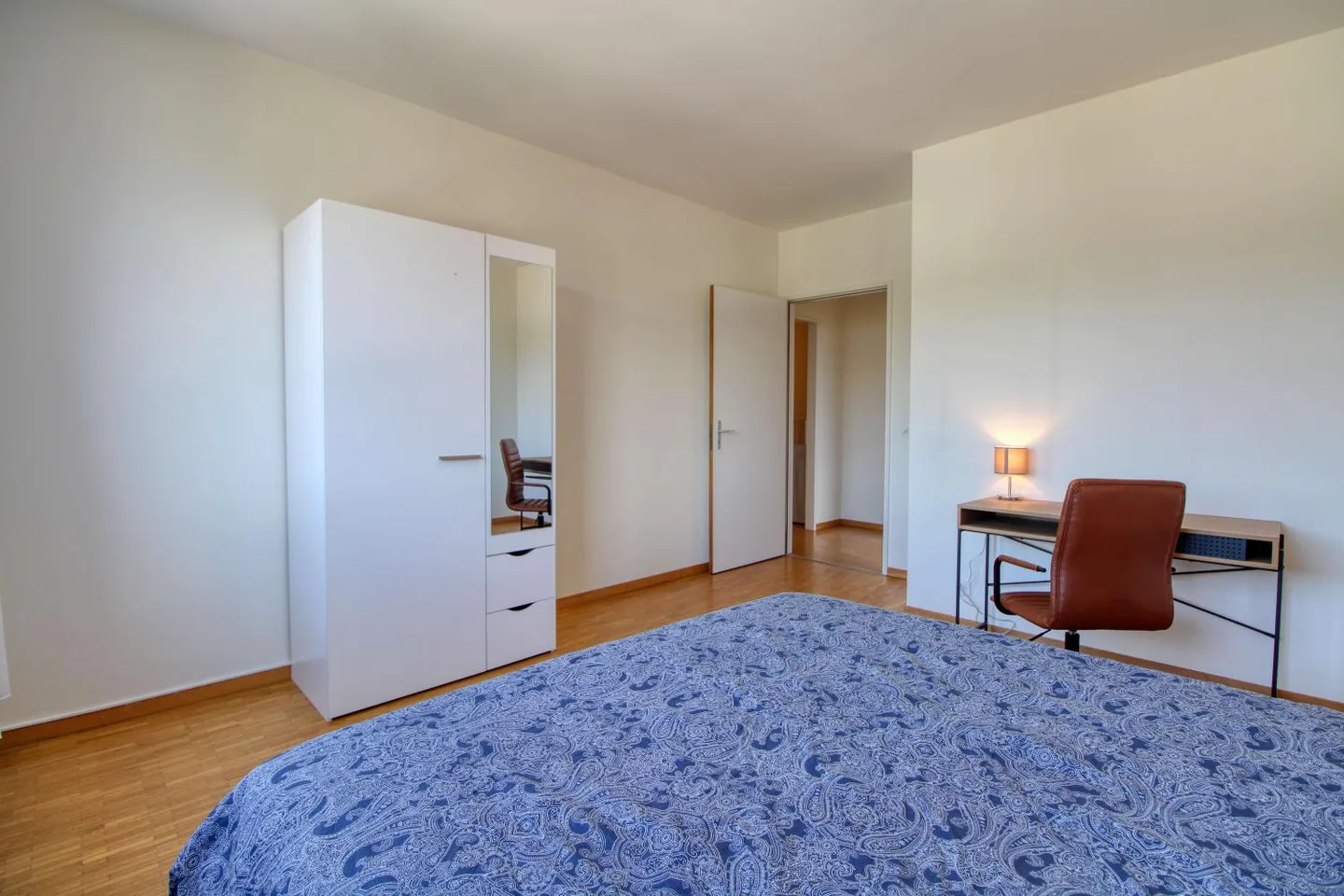 Elegant Coliving with Stunning Lake and Mountain Views - Photo 5 of 29