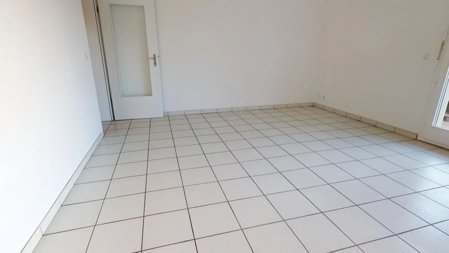 3.5 Room Apartment - Photo 3 of 7