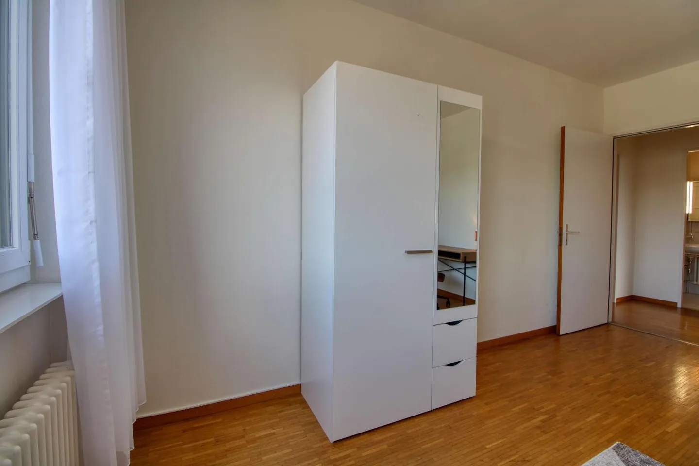 Elegant Coliving with Stunning Lake and Mountain Views - Photo 7 of 29