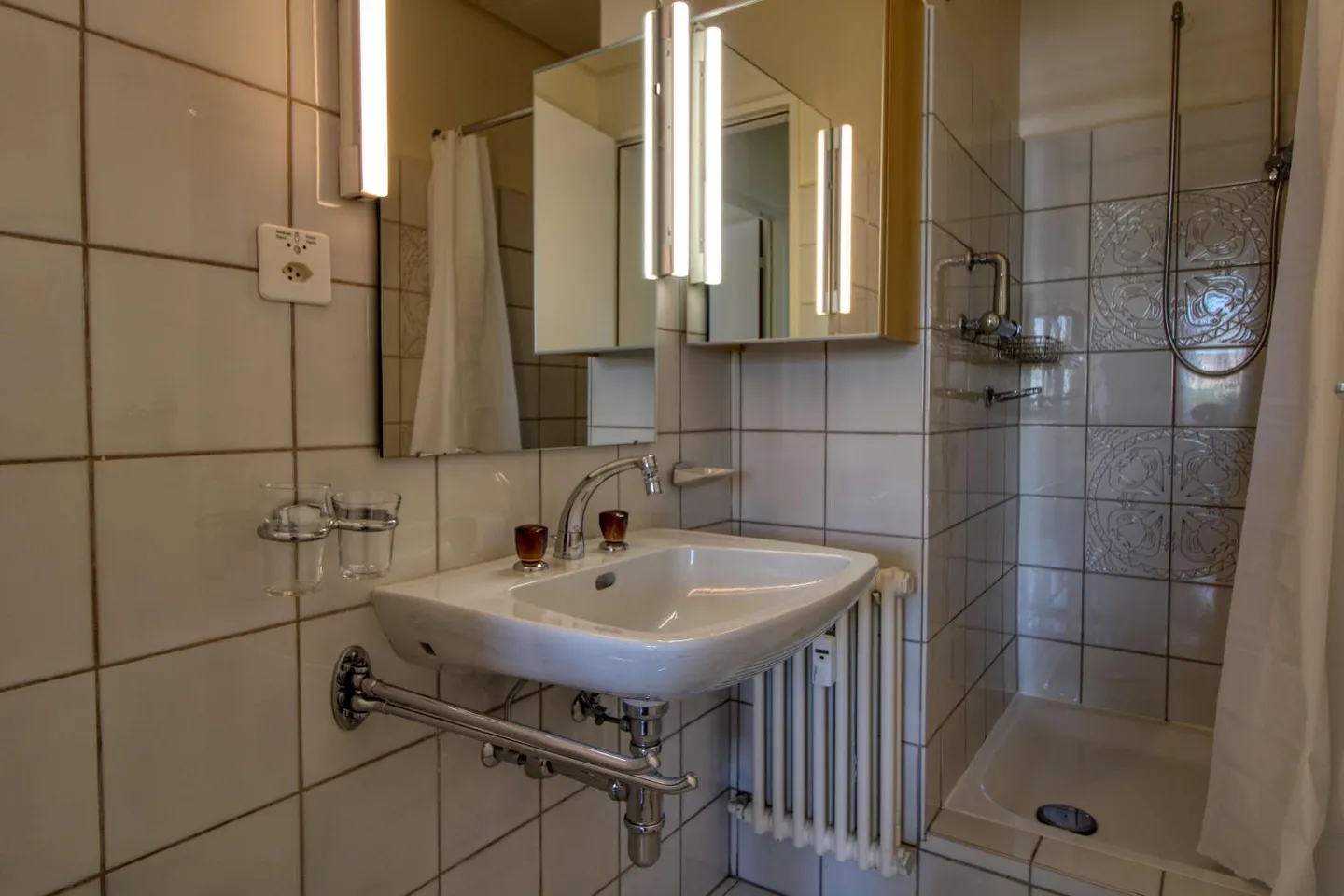 Elegant Coliving with Stunning Lake and Mountain Views - Photo 11 of 29