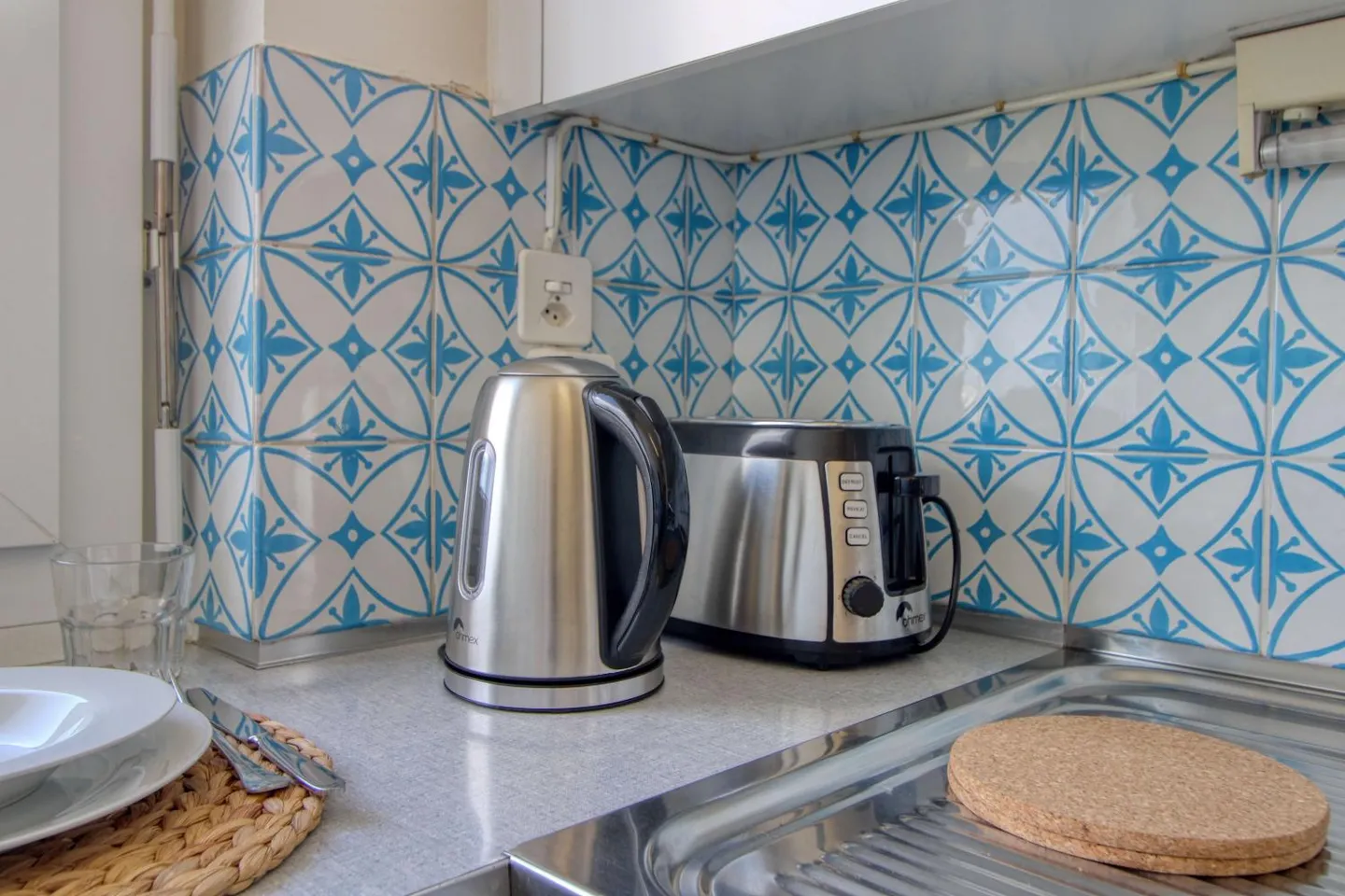 Elegant Coliving with Stunning Lake and Mountain Views - Photo 15 of 29