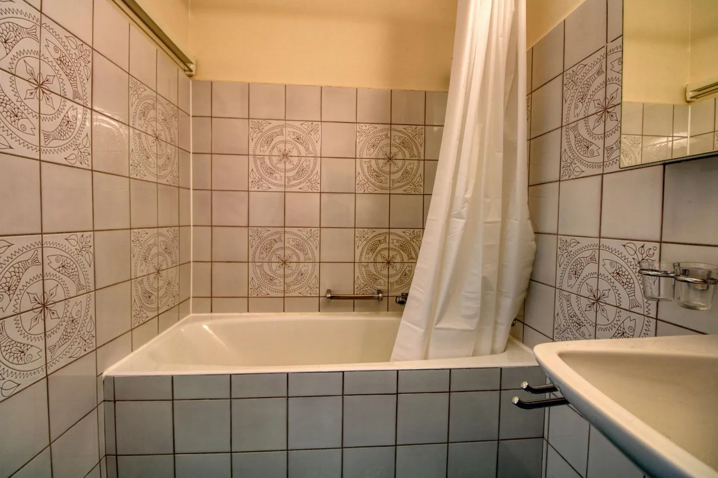 Elegant Coliving with Stunning Lake and Mountain Views - Photo 17 of 29