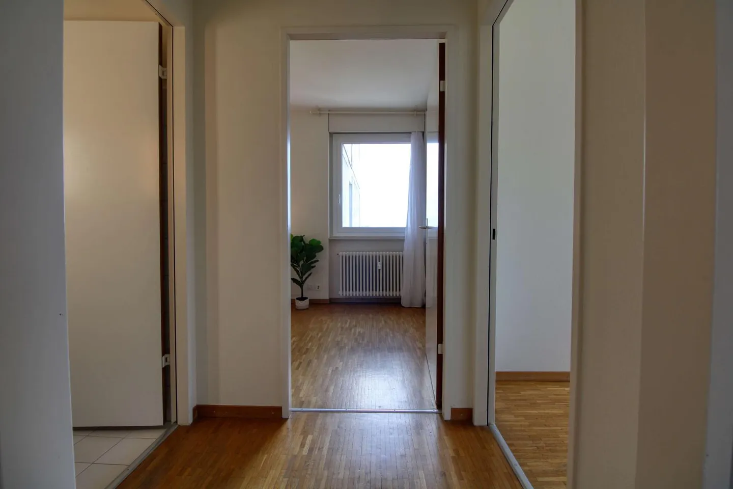 Elegant Coliving with Stunning Lake and Mountain Views - Photo 22 of 29
