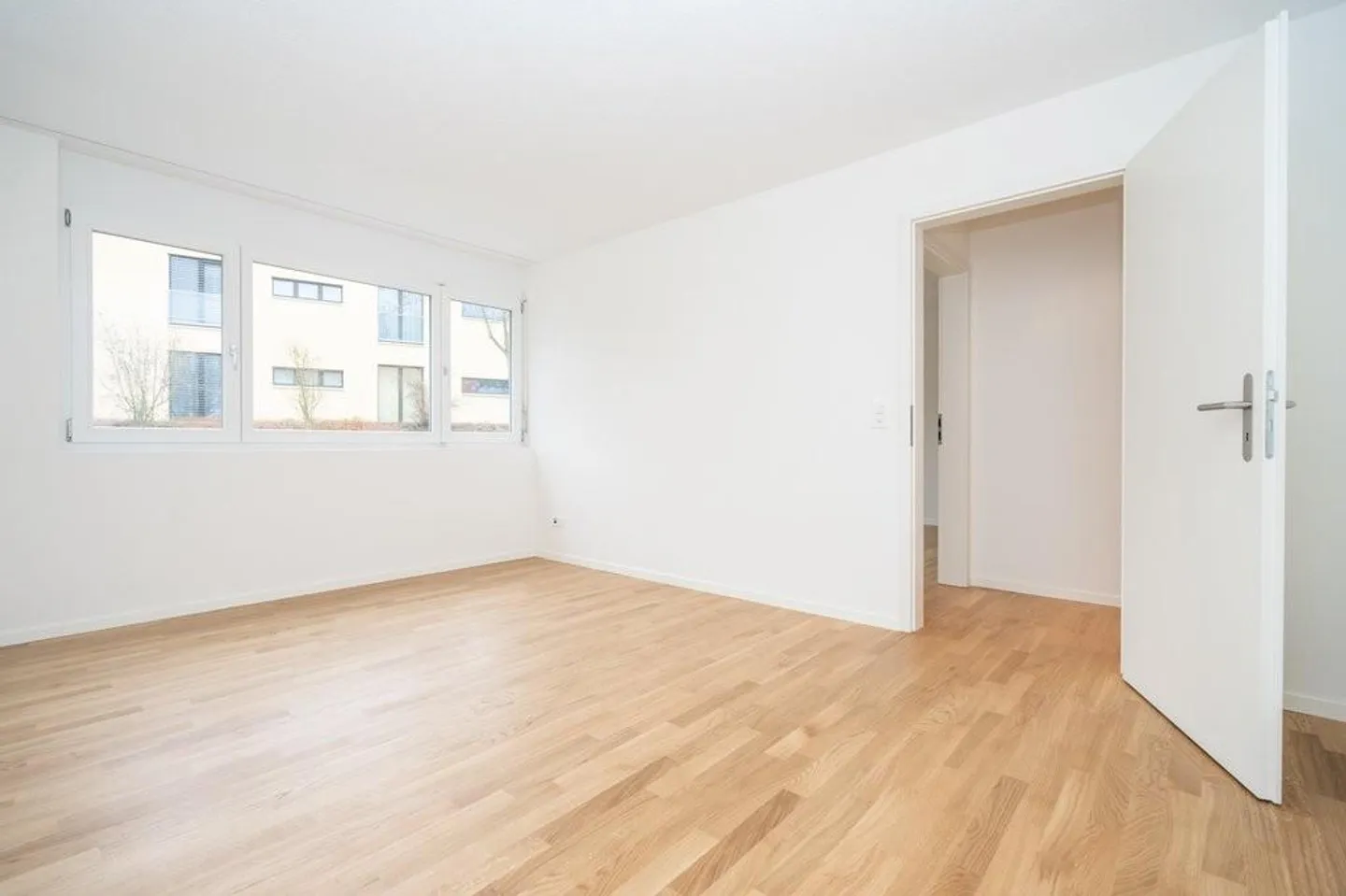 Moderne 4.5-Zimmer-Wohnung mit Terrasse - Foto 5 von 8