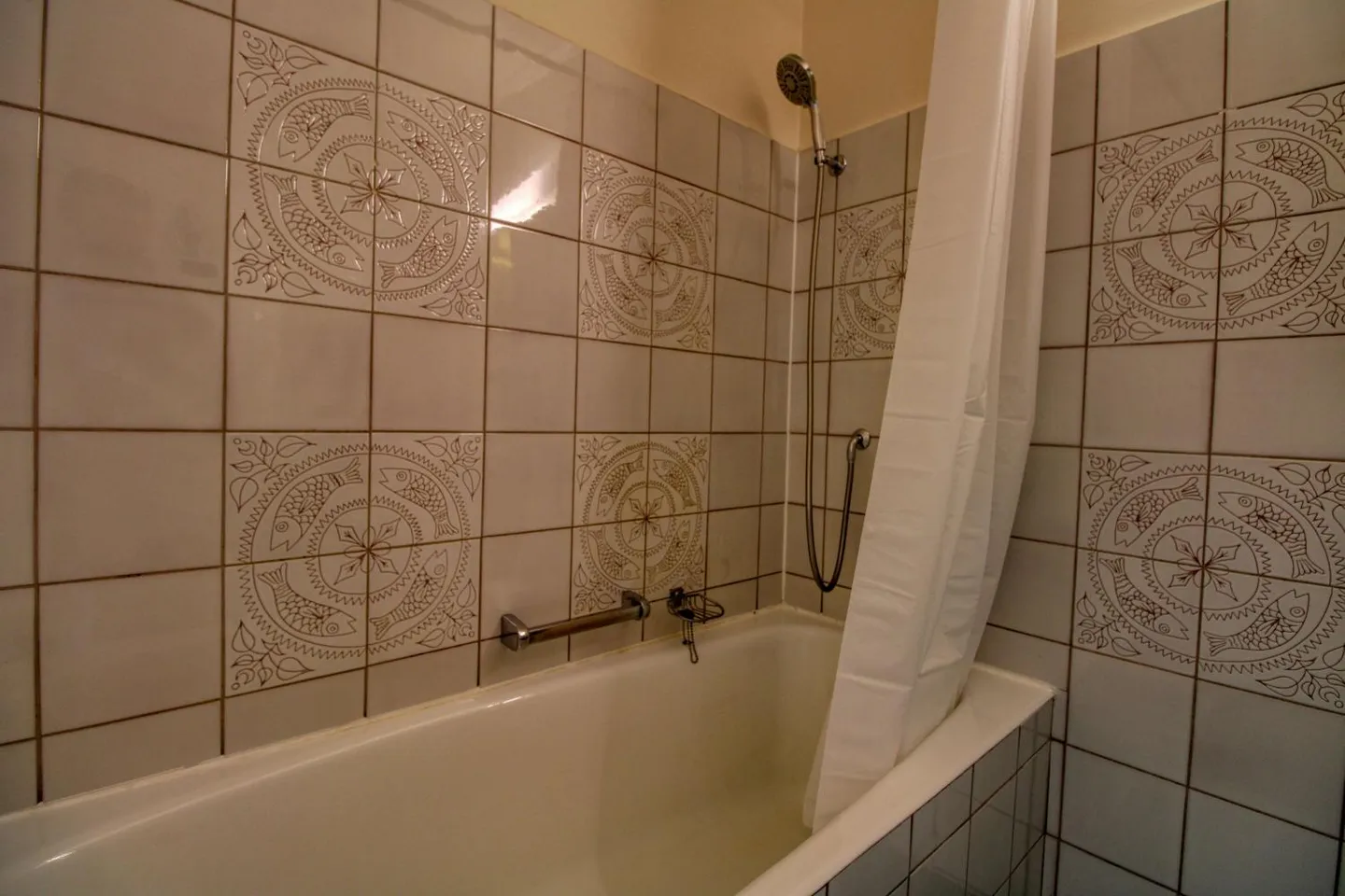 Elegant Coliving with Stunning Lake and Mountain Views - Photo 27 of 29