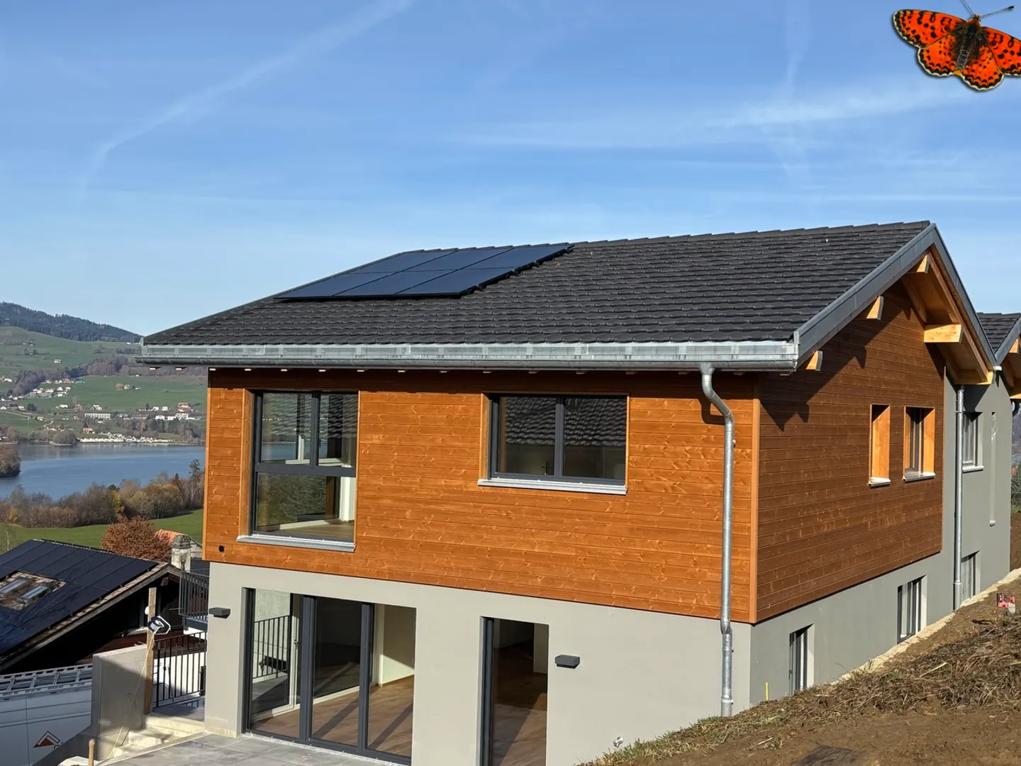 VILLA MAGNIFICA CON VISTA LAGO DISPONIBILE IMMEDIATAMENTE - Foto 1 di 14