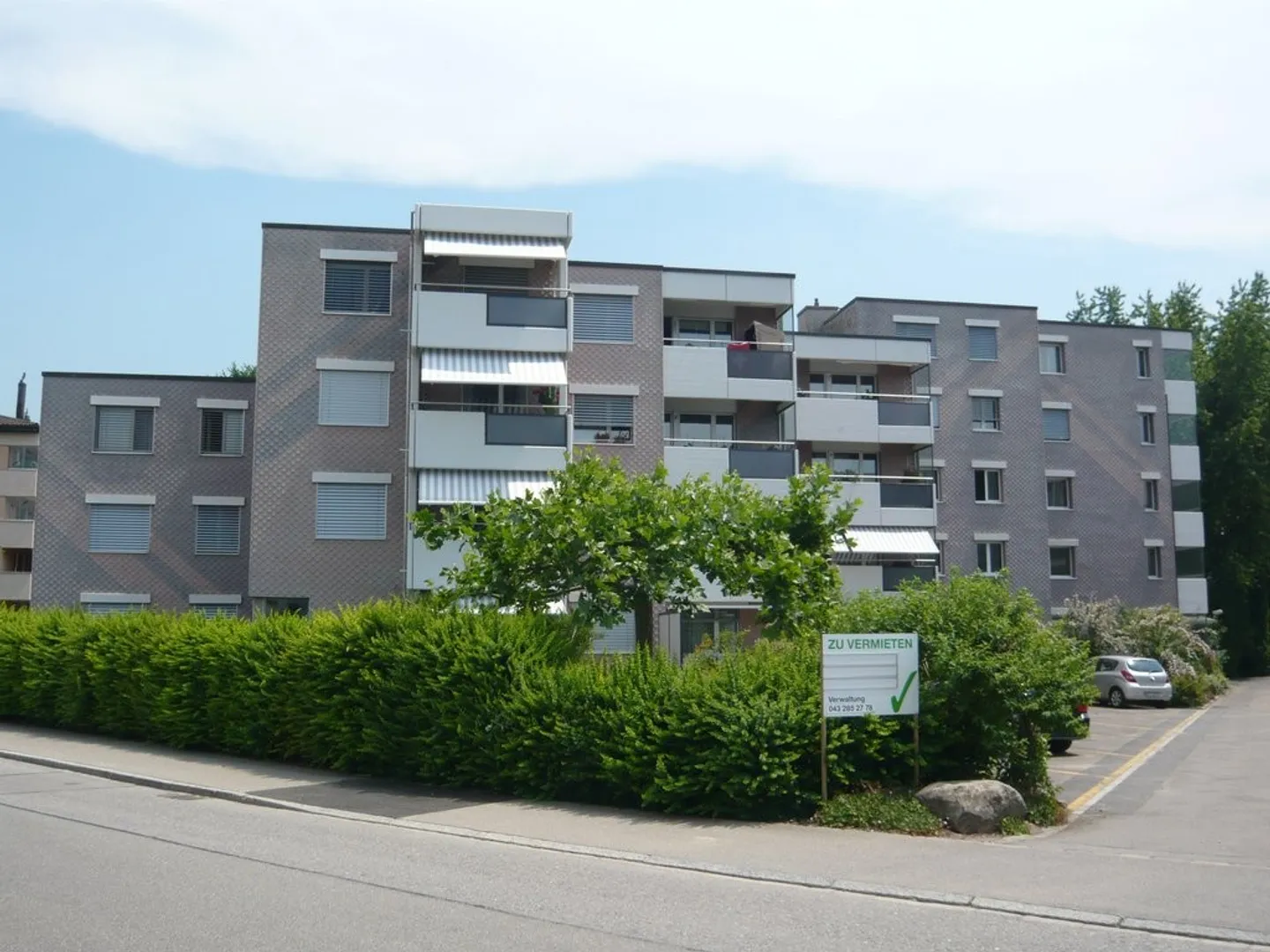 Appartamento luminoso in un quartiere tranquillo / Appartamento di 3,5 stanze al piano terra - Foto 1 di 7