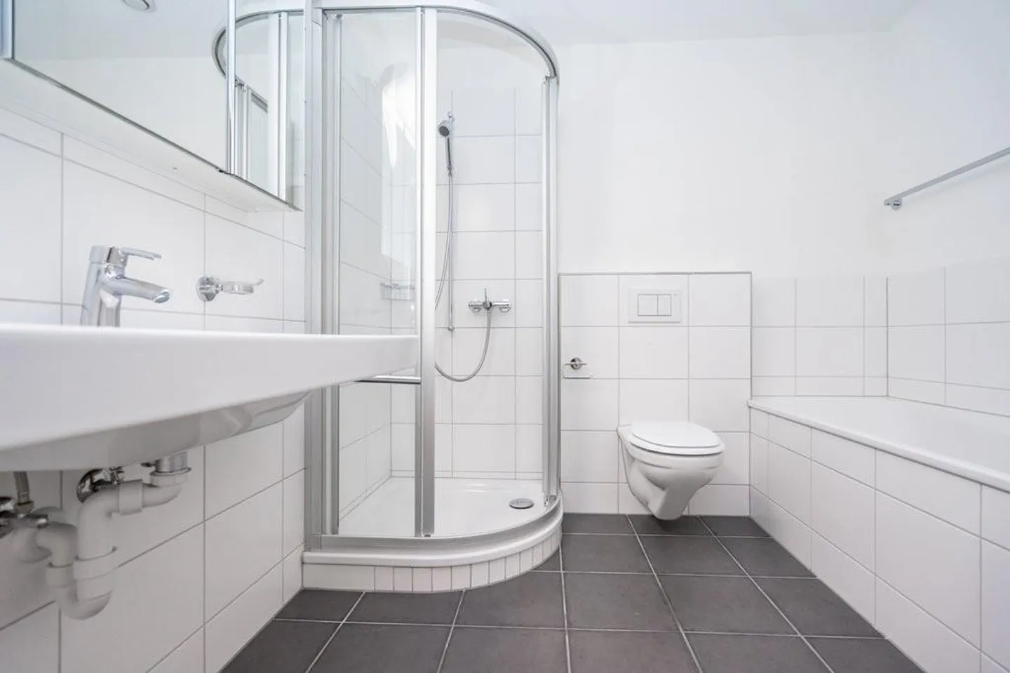 Moderne 4.5-Zimmer-Wohnung mit Terrasse - Foto 7 von 8