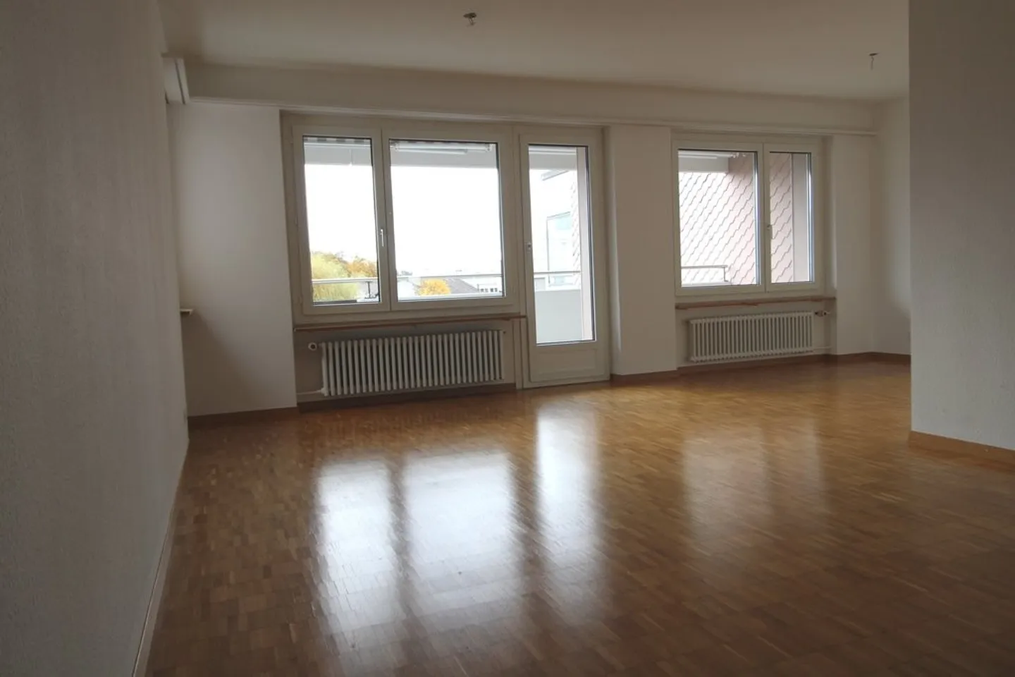 Appartamento luminoso in un quartiere tranquillo / Appartamento di 3,5 stanze al piano terra - Foto 4 di 7