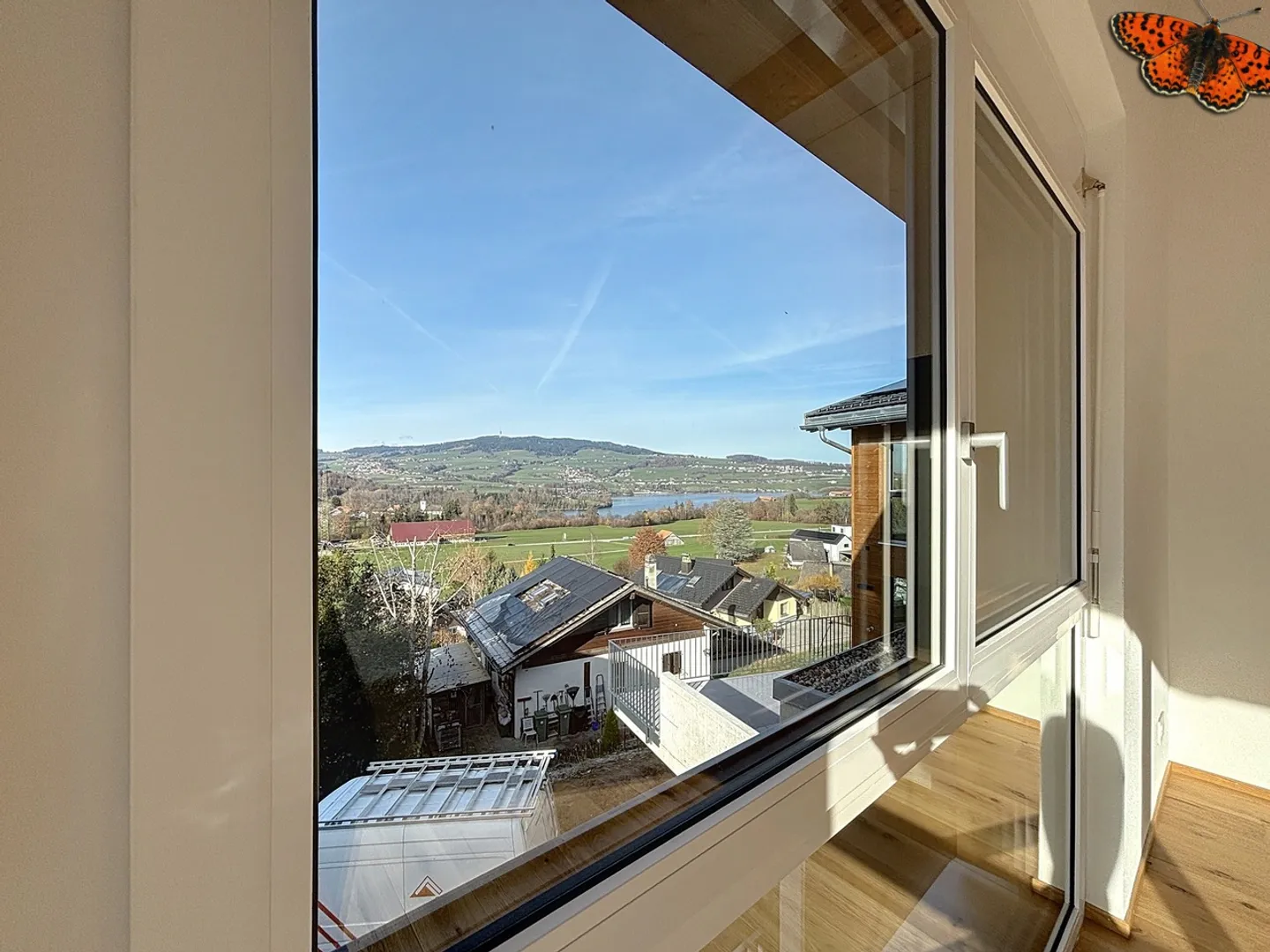 VILLA MAGNIFICA CON VISTA LAGO DISPONIBILE IMMEDIATAMENTE - Foto 8 di 14