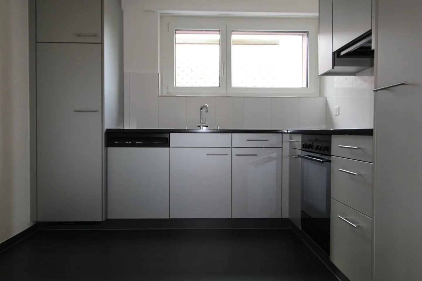 Appartamento luminoso in un quartiere tranquillo / Appartamento di 3,5 stanze al piano terra - Foto 3 di 7